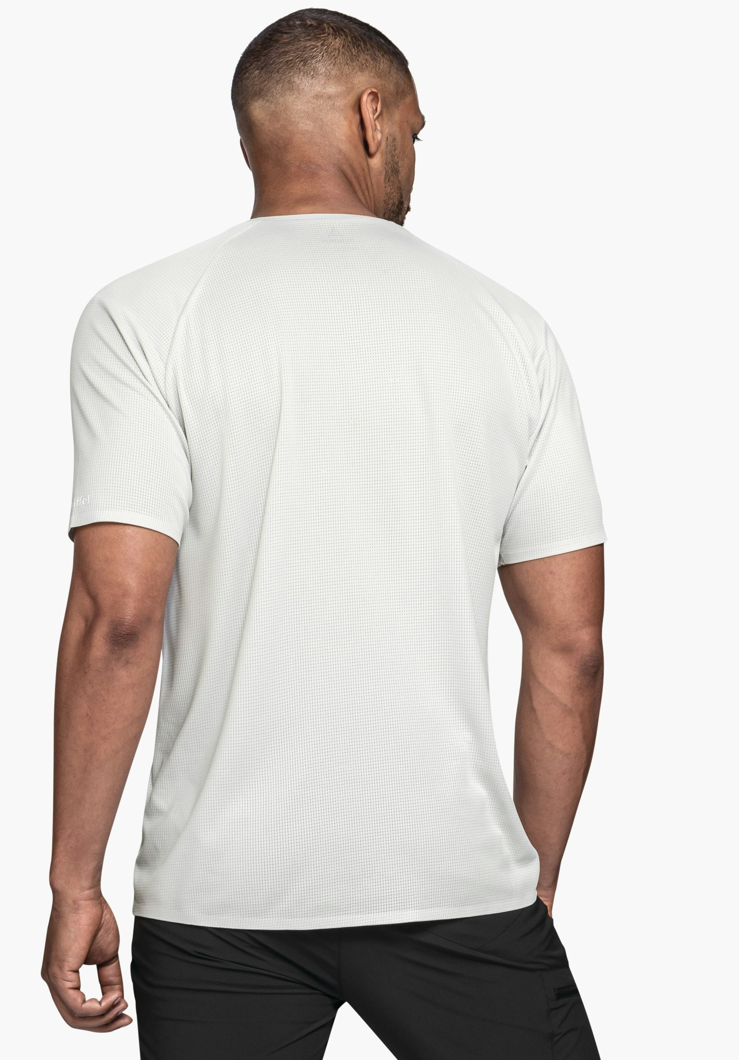 Hiking shirt with frictionless shoulders