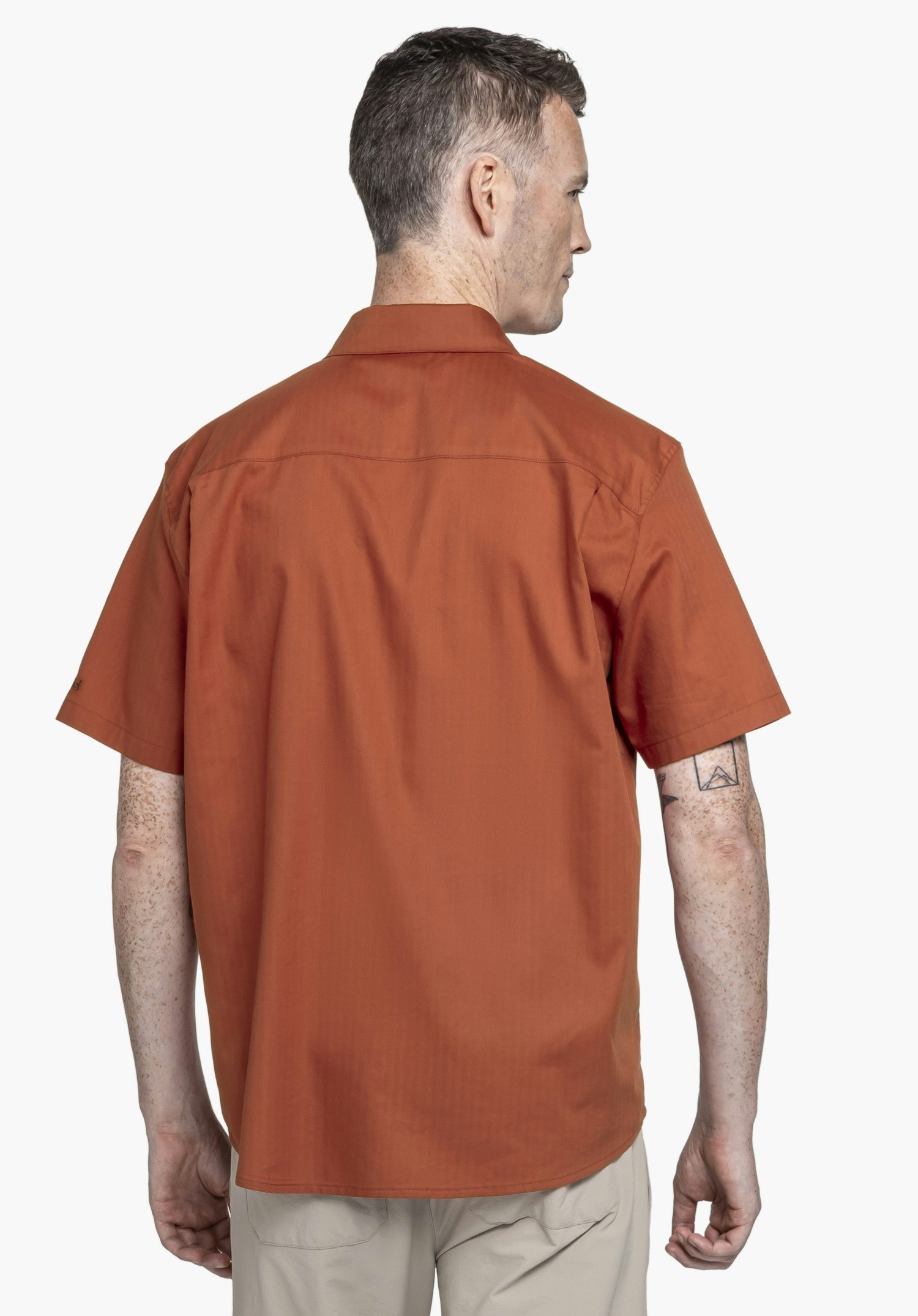 Summery short-sleeved shirt with UV protection
