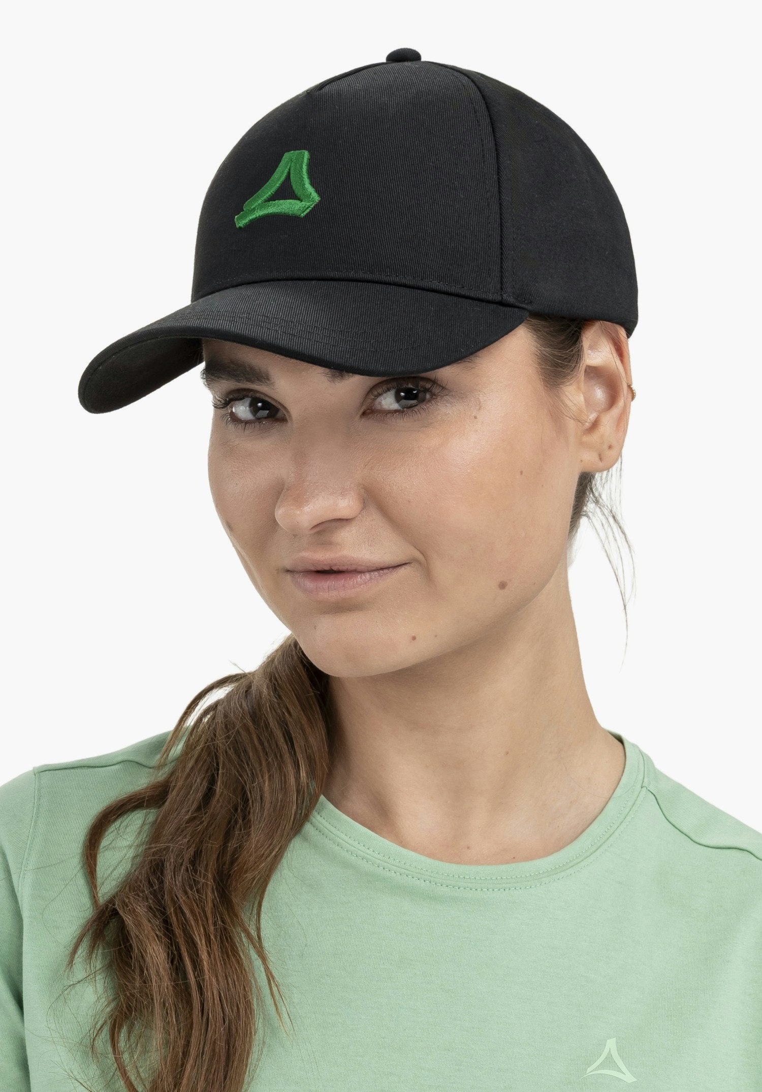 Snapback cap with 3D logo