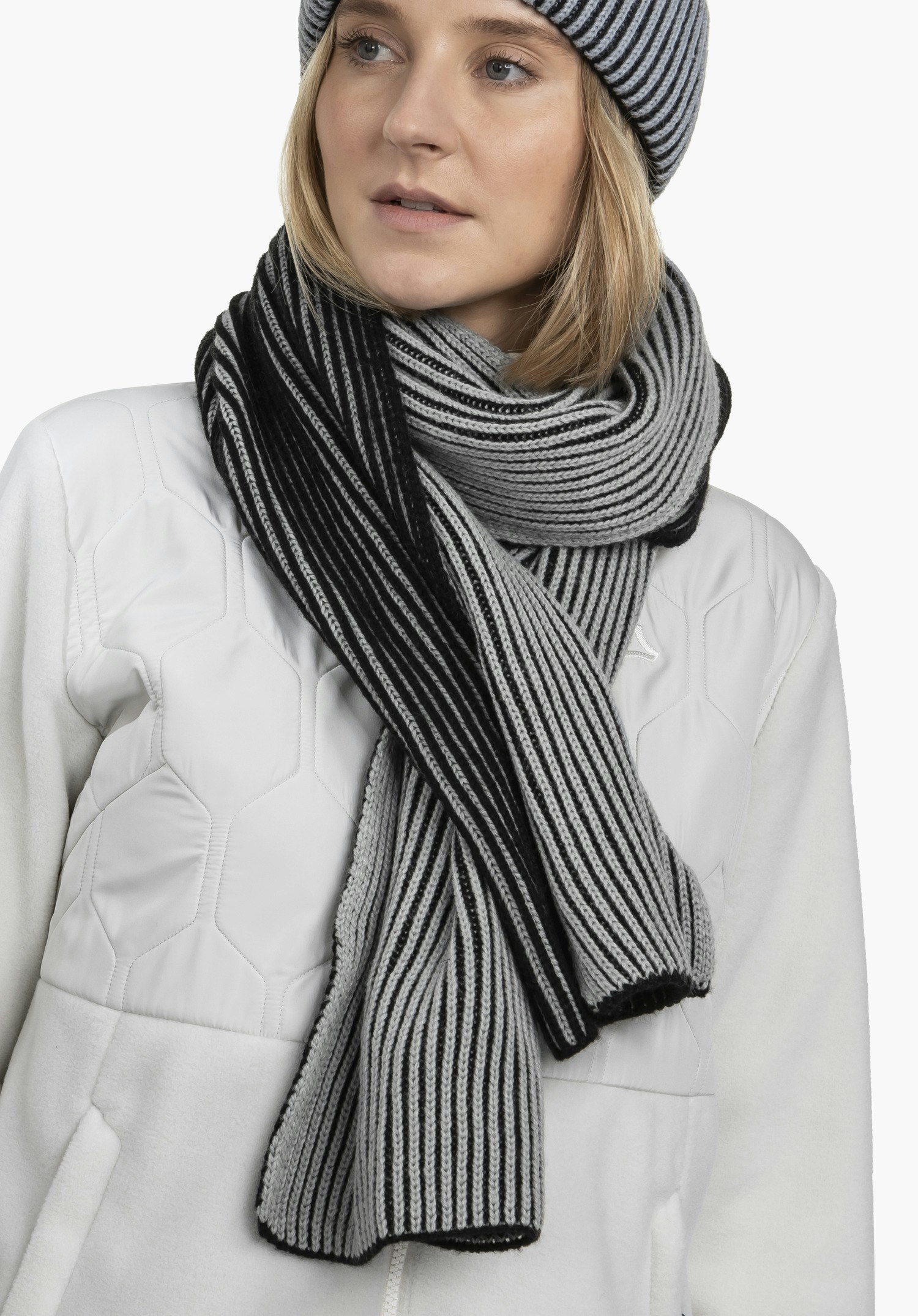Rib knit scarf in 2 tone look