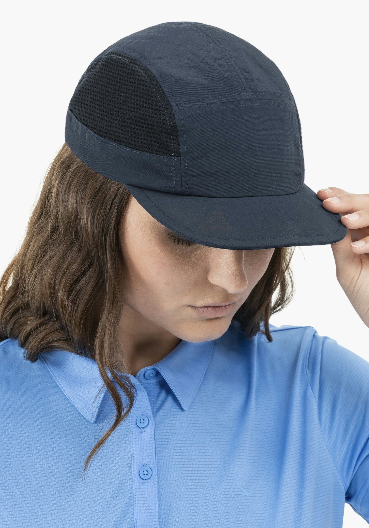 Lightweight cap with flexible peak