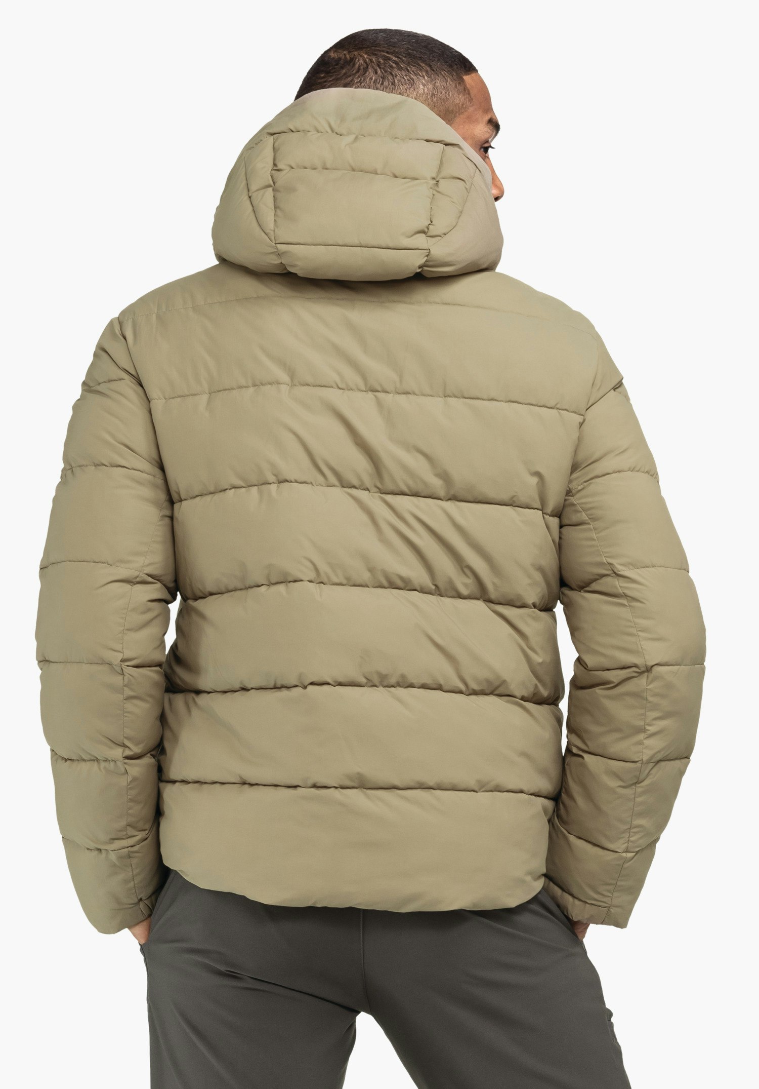 Puffer jacket with synthetic insulation