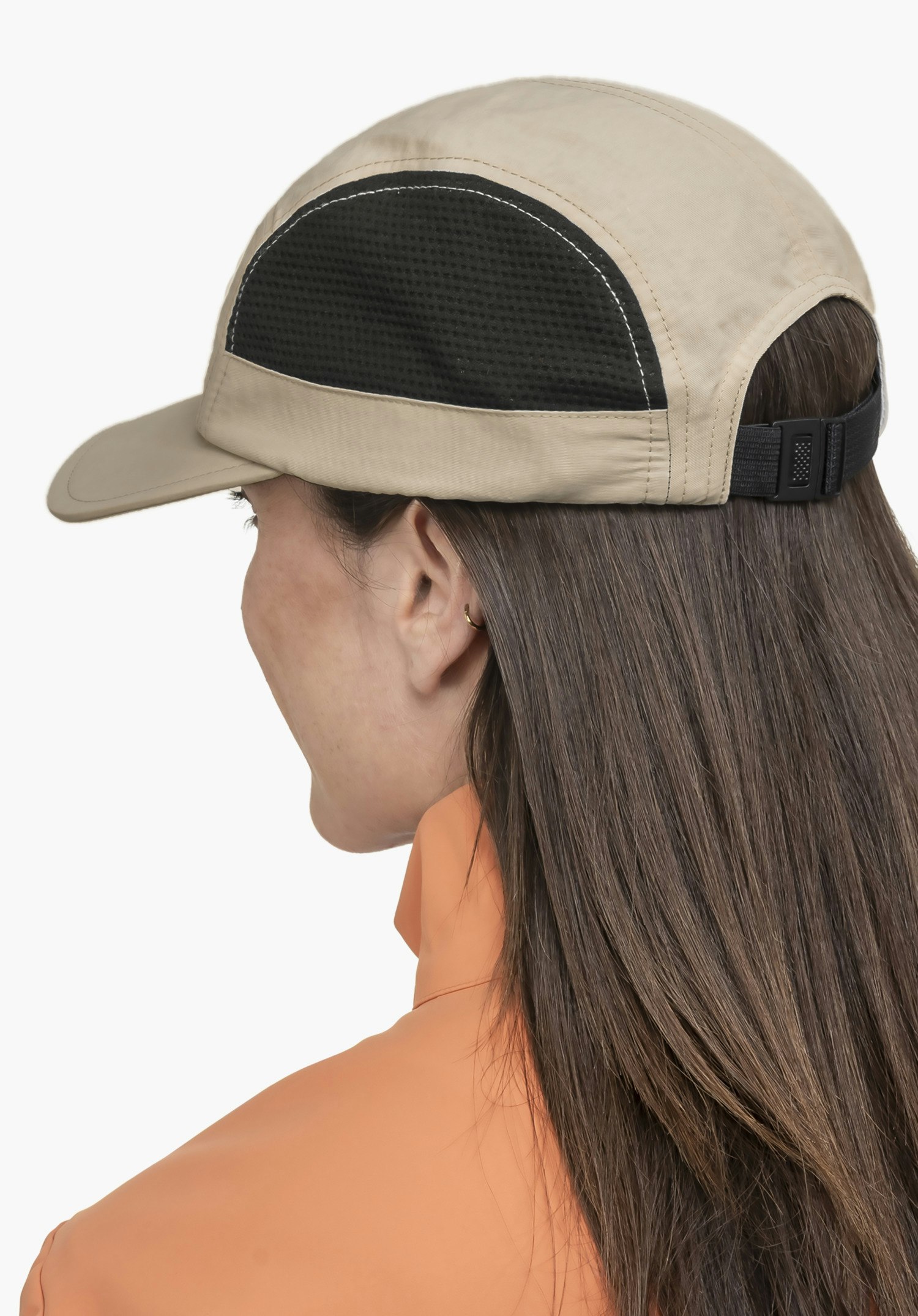 Lightweight cap with flexible peak