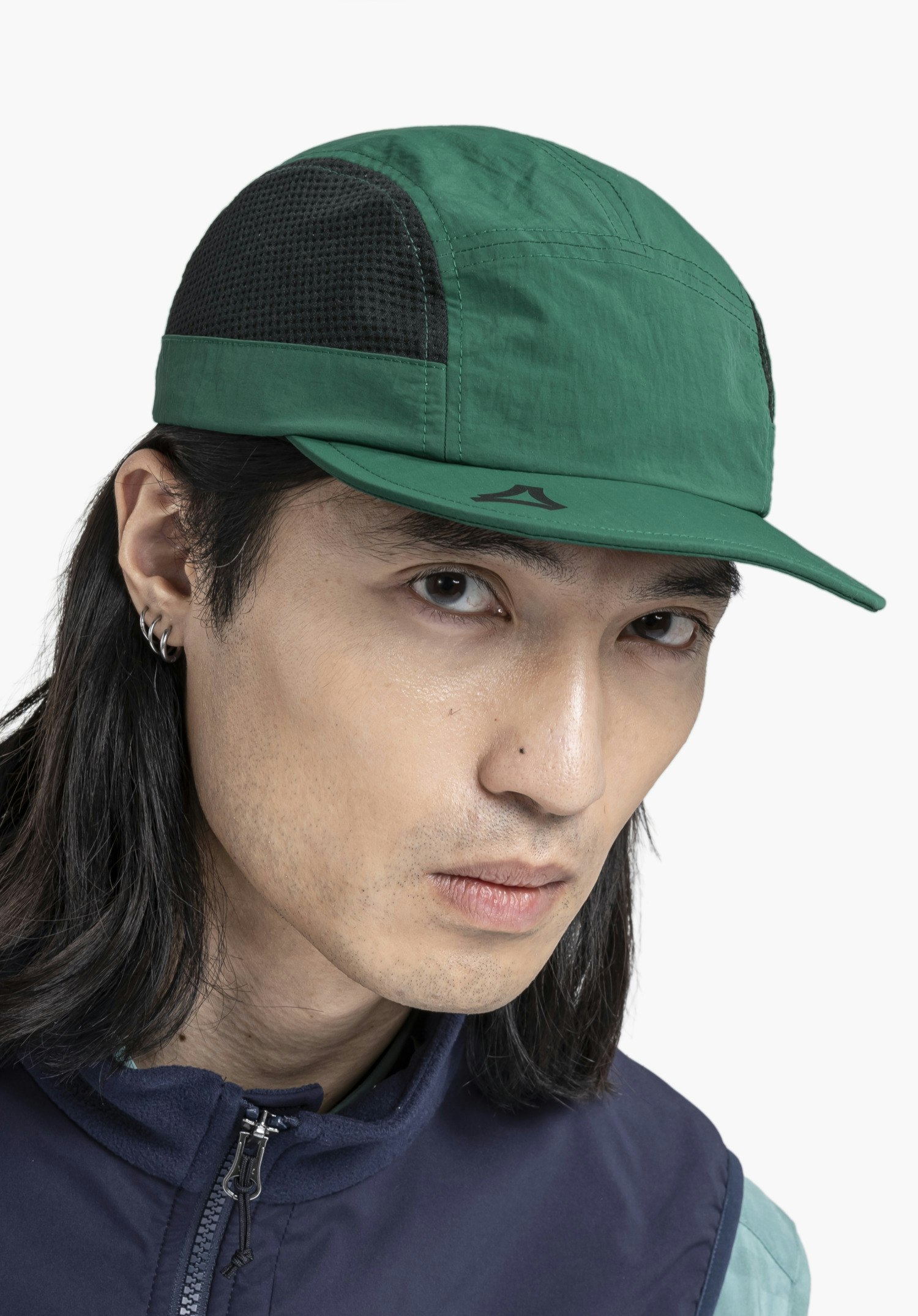 Lightweight cap with flexible peak