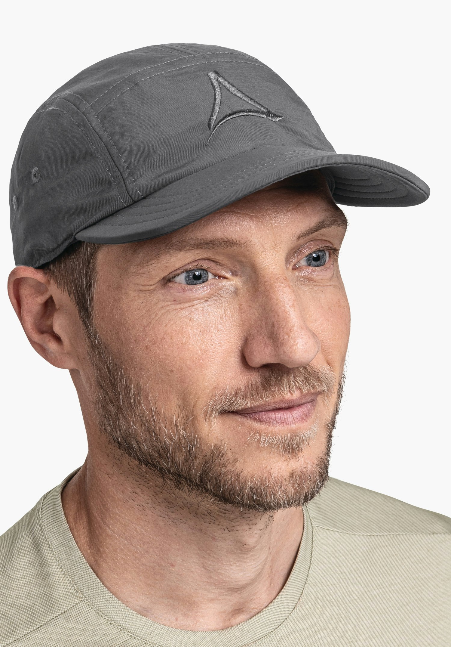Strapback cap with flat peak