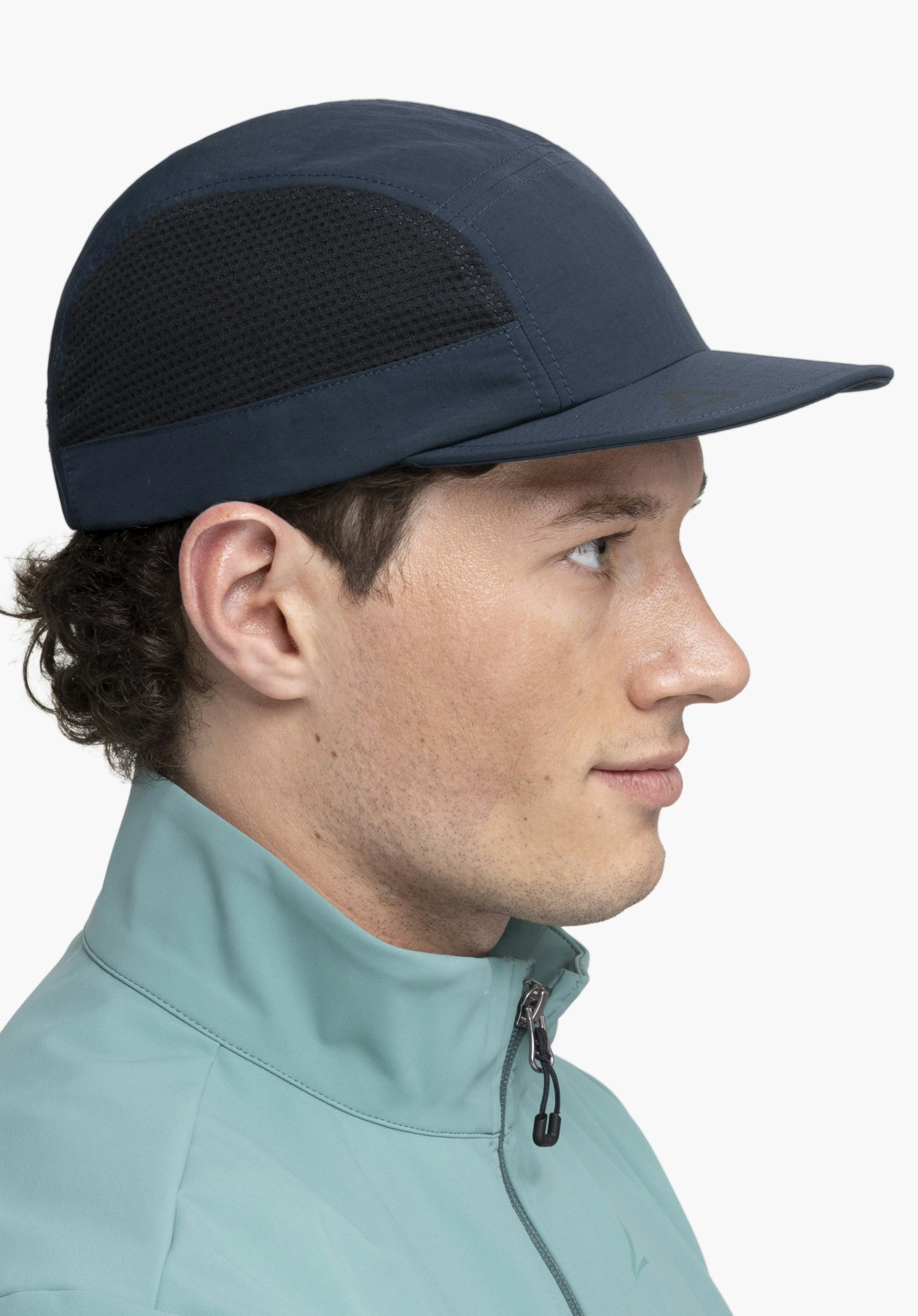 Lightweight cap with flexible peak