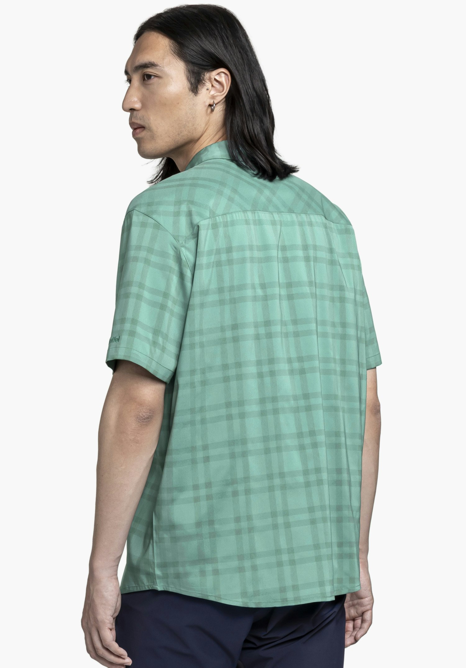 Lightweight, elasticated shirt with stretch