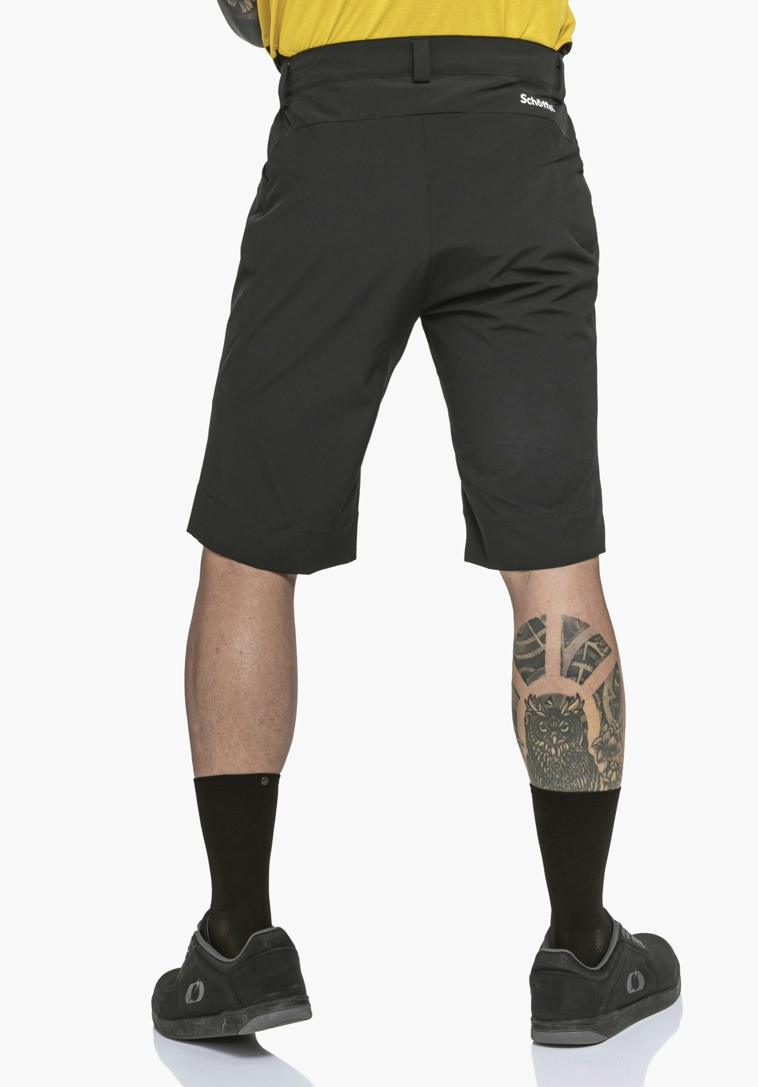 Water-repellent shorts for cycling trips