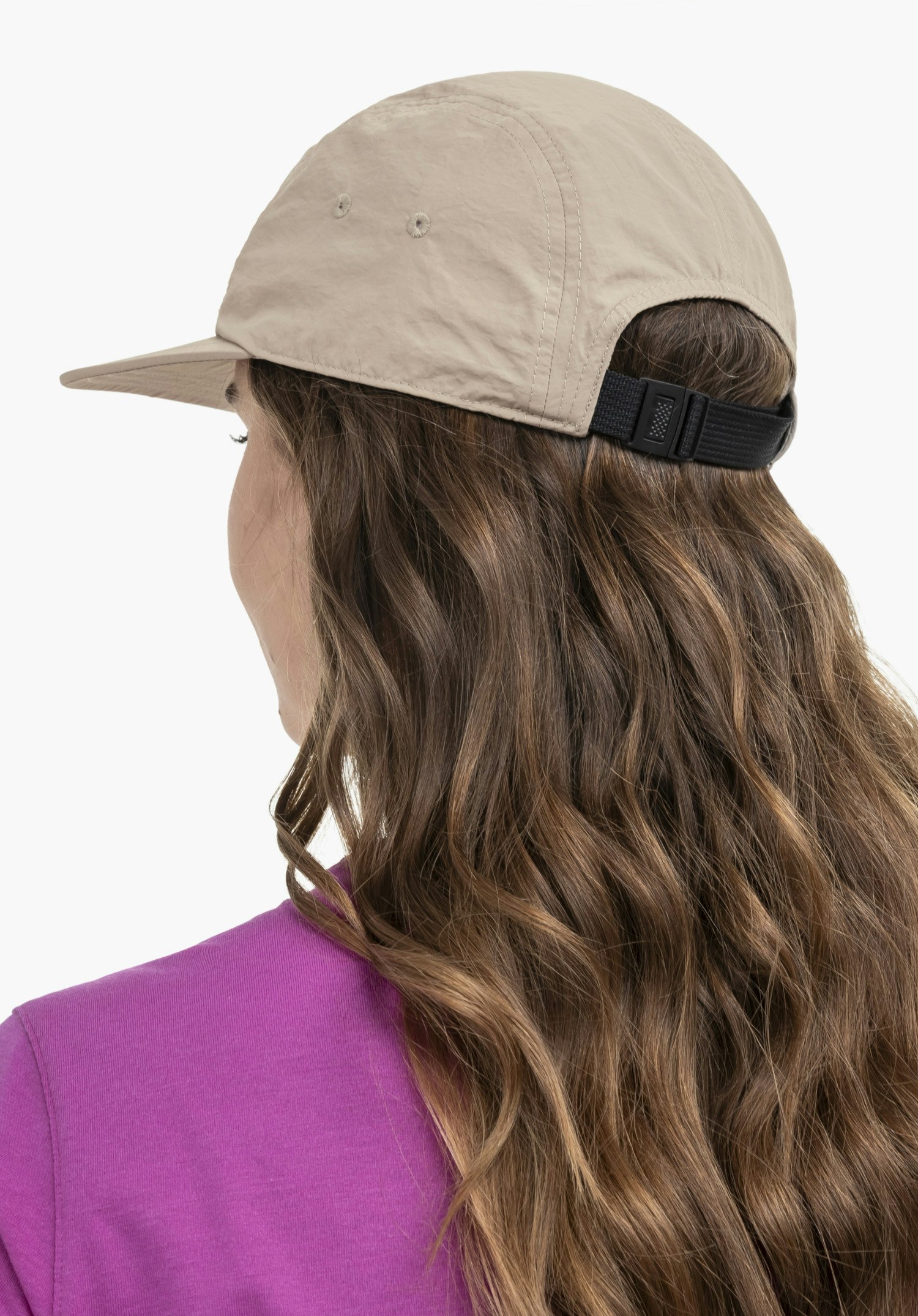 Strapback cap with flat peak