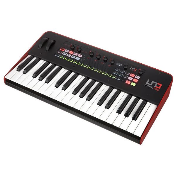 IK Multimedia UNO Synth Pro