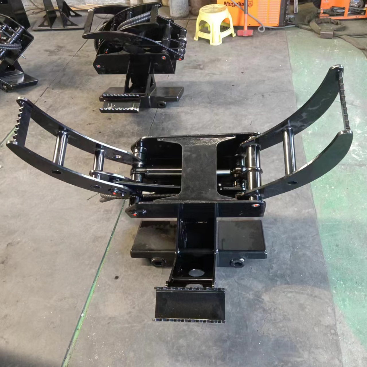 Rotating wooden gripper