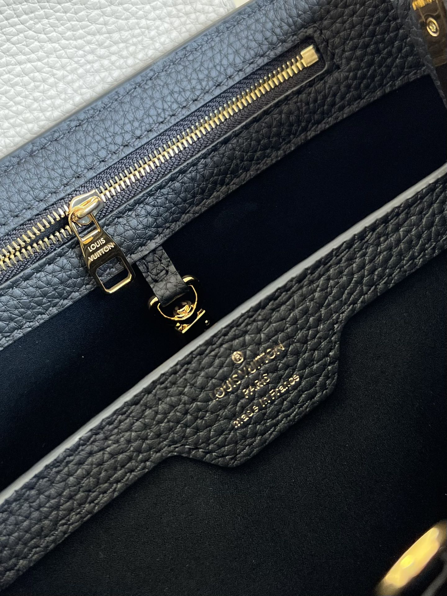 Replica Louis Vuitton Capucines MM LV Bag Black / Galet Gray / Pearly Cream  M20708 for Sale