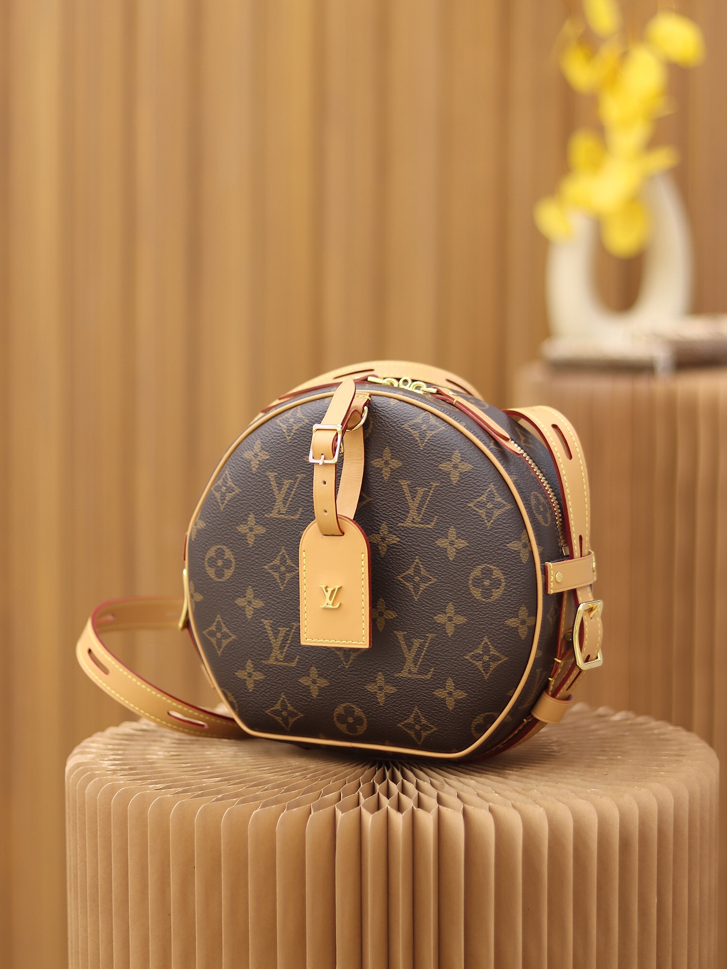 LV M52294 Boite Chapeau Souple Monogram Canvas Bag, Luxury, Bags