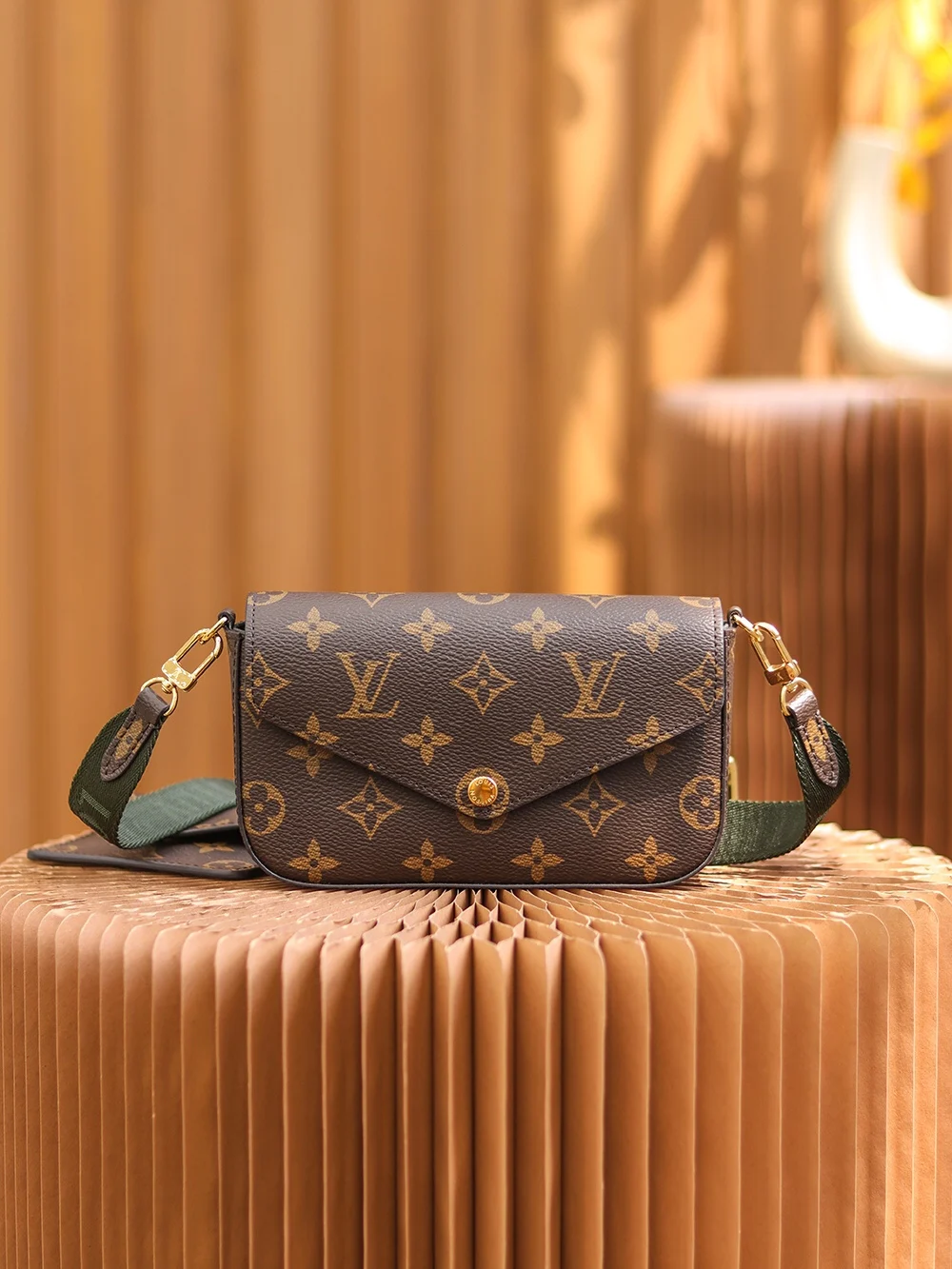 Shop Louis Vuitton Félicie Strap & Go (SMALL SHOULDER BAG, POCHETTE FELICIE STRAP  GO, M80091) by Mikrie