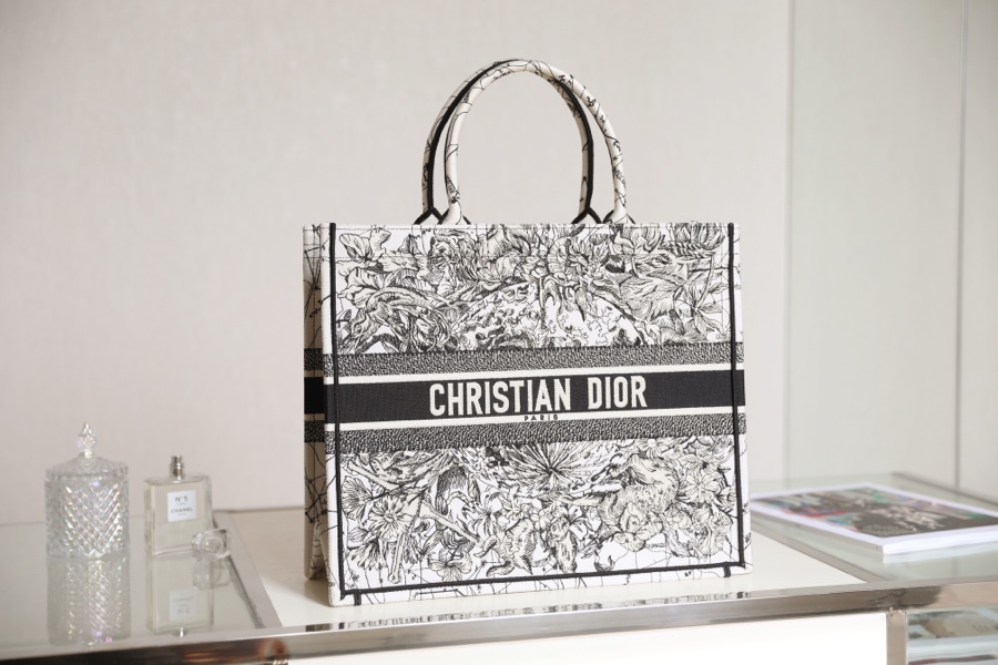 Christian Dior 2022 Small Toile de Jouy Book Tote  Pink Totes Handbags   CHR335152  The RealReal