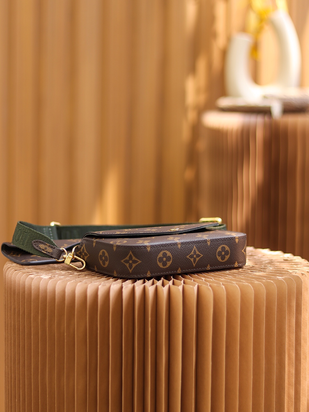 Shop Louis Vuitton MONOGRAM Félicie Strap & Go (M80091) by