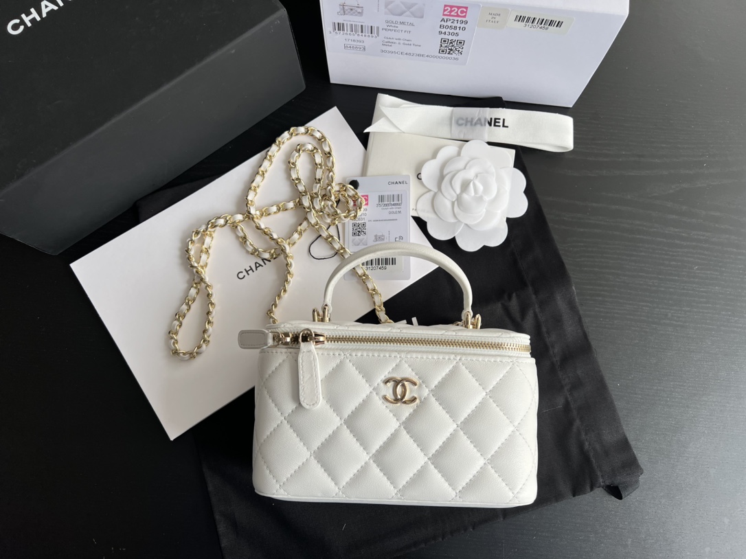 Replica Chanel 22 White Ap2199