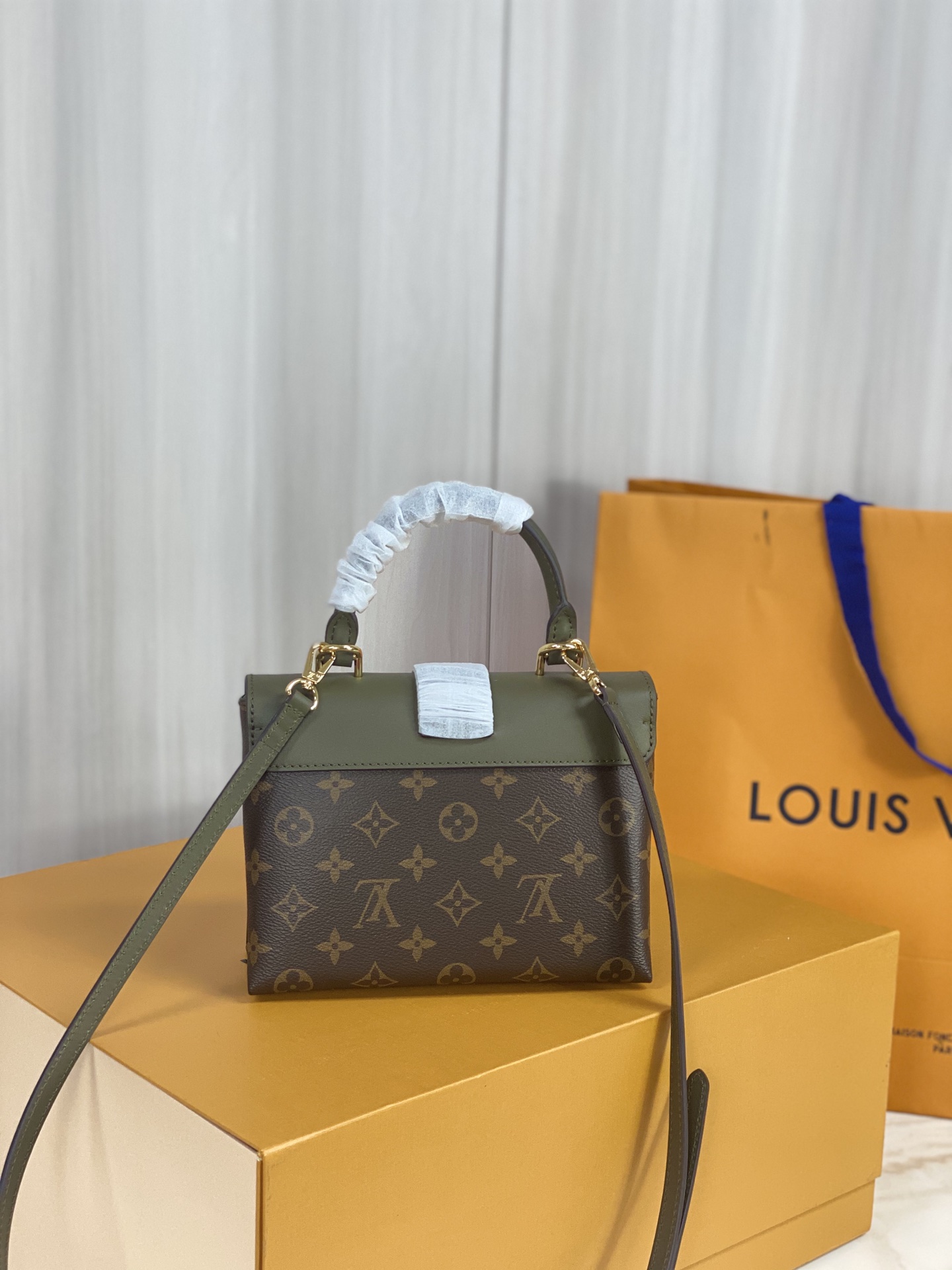 Replica Louis Vuitton Locky BB M44797