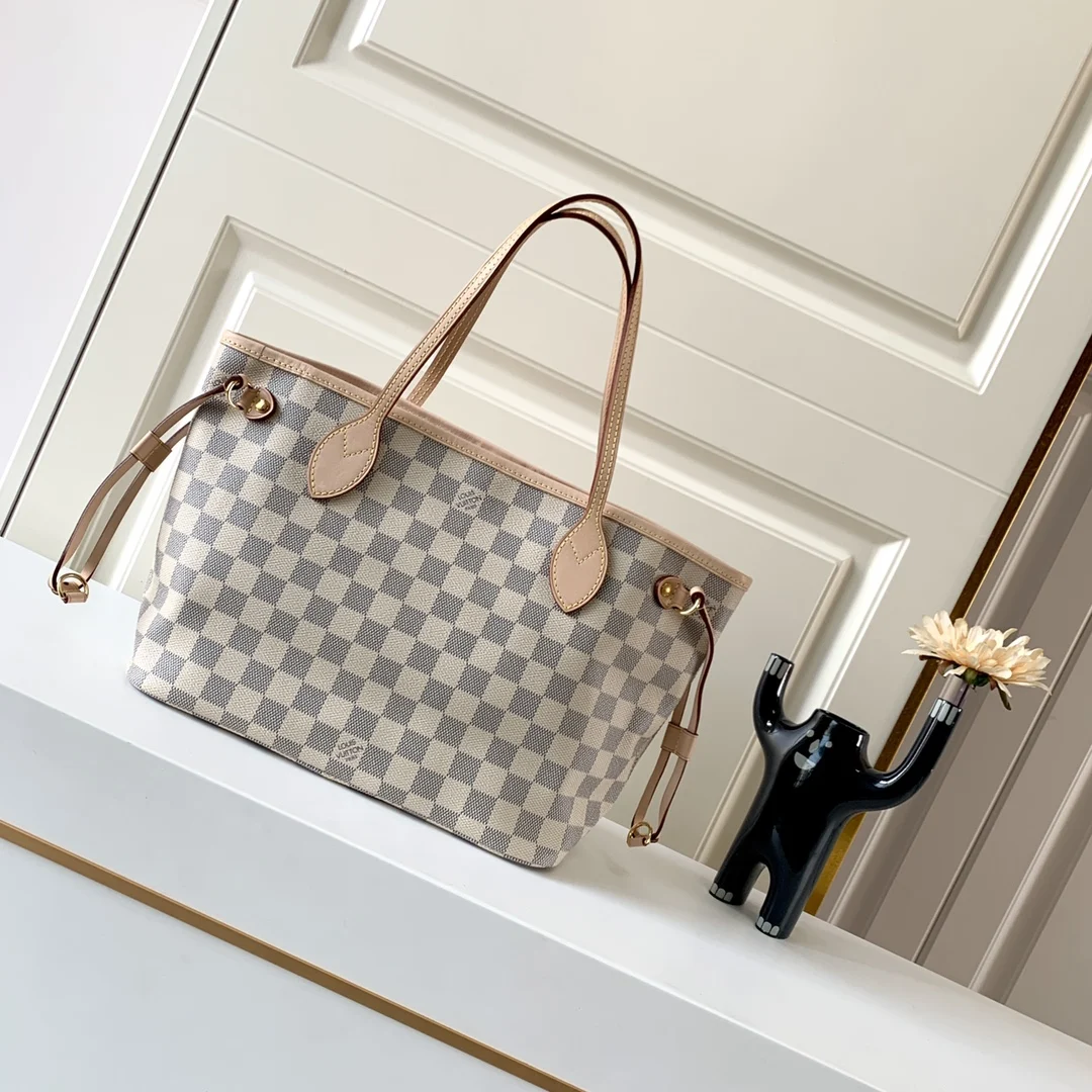 What's Inside My Replica Louis Vuitton Neverfull Bag?