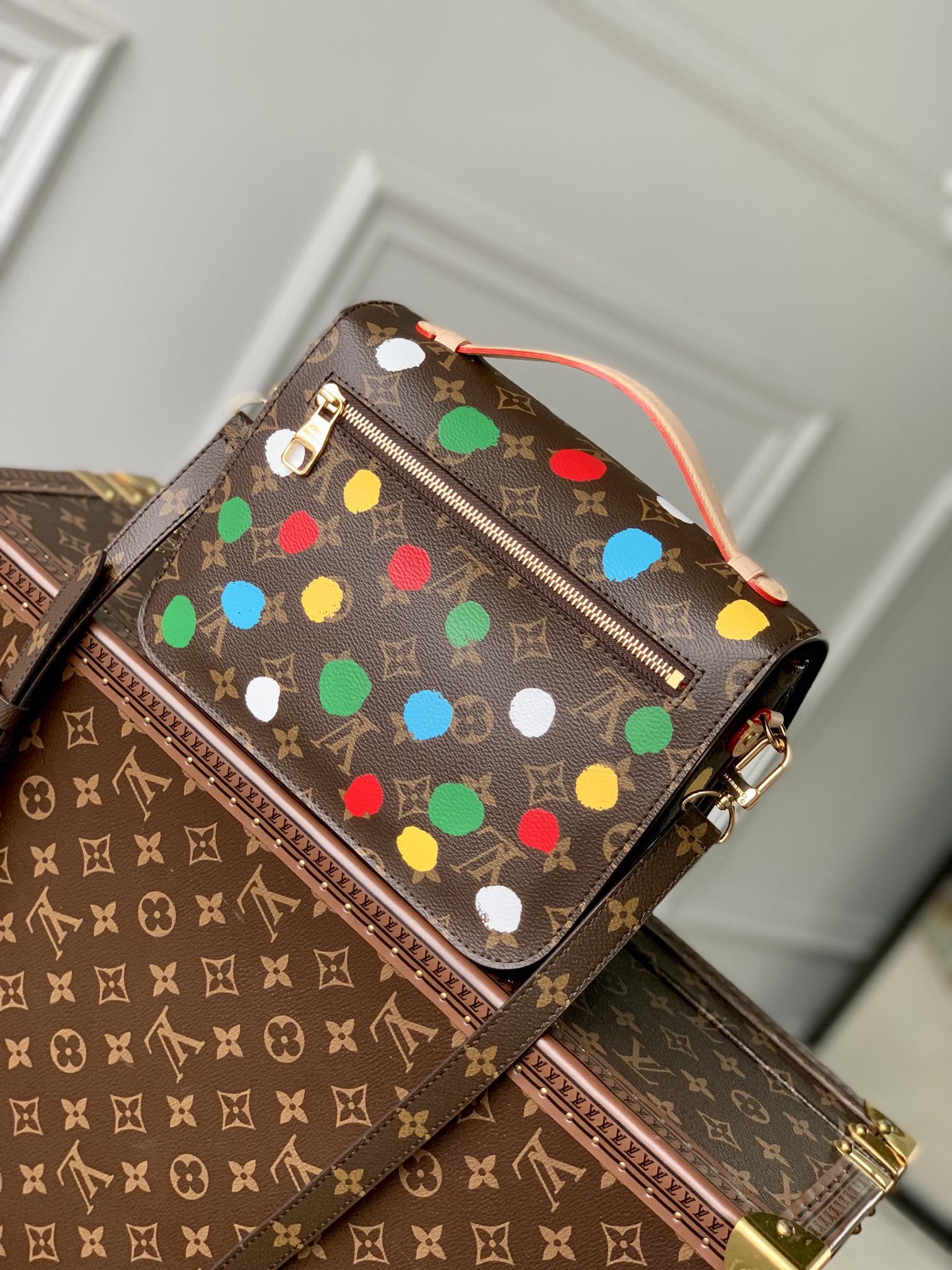 Louis Vuitton Classic M46279 Pochette Métis East West Bag