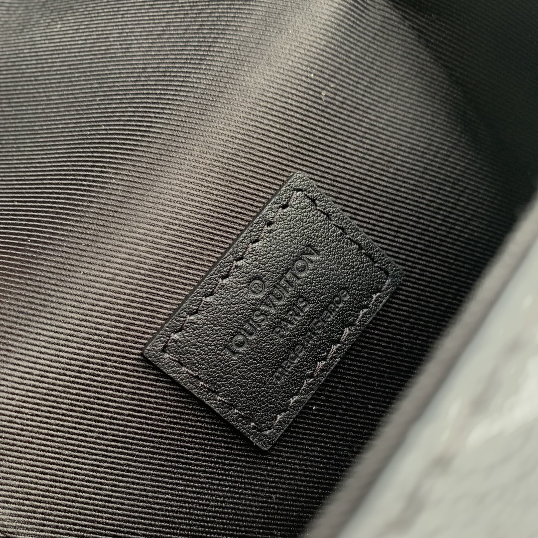 vertical trunk wearable wallet