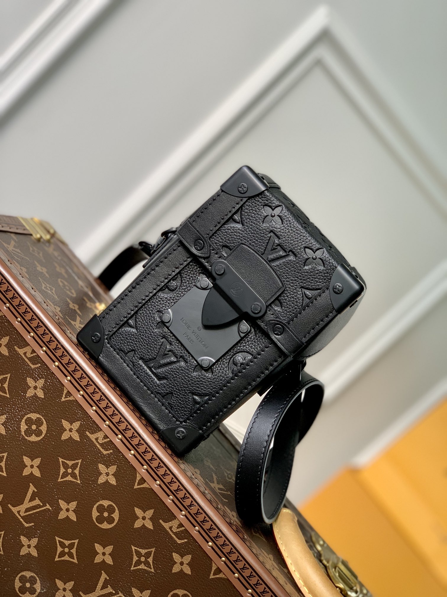 Replica Louis Vuitton S lock Vertical Wearable Wallet M82568 Fake Wholesale
