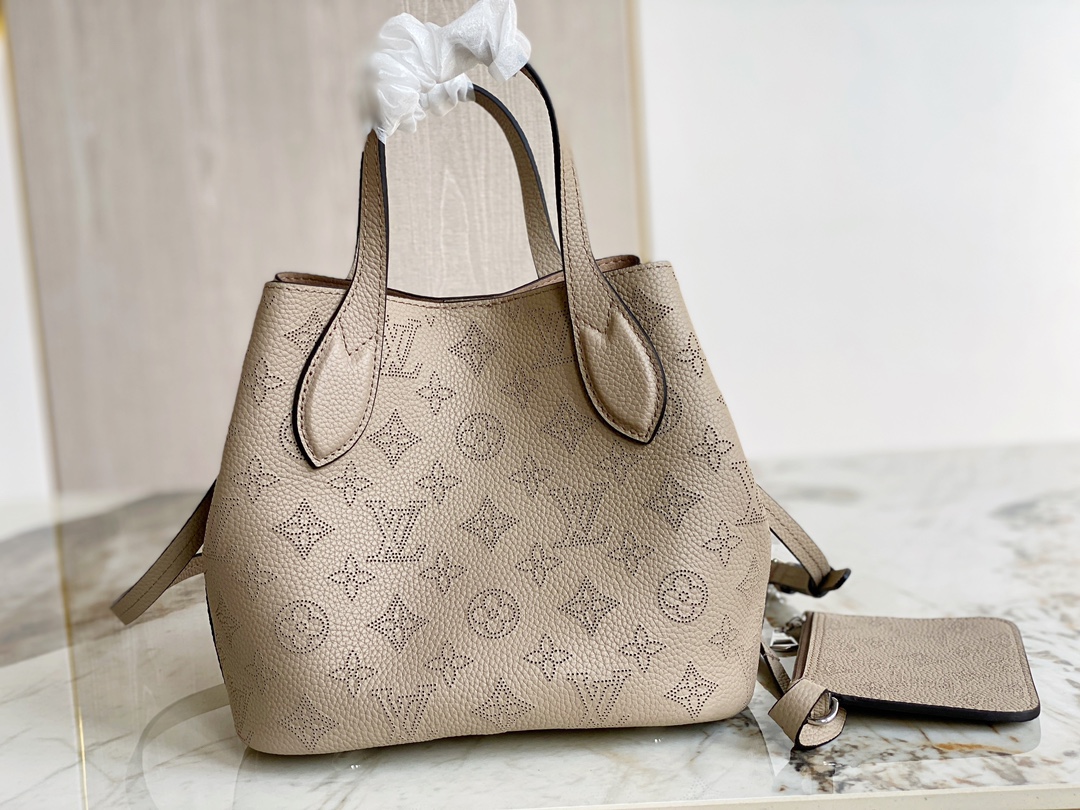 Replica Louis Vuitton Blossom MM Bag In Black Mahina Leather M21851