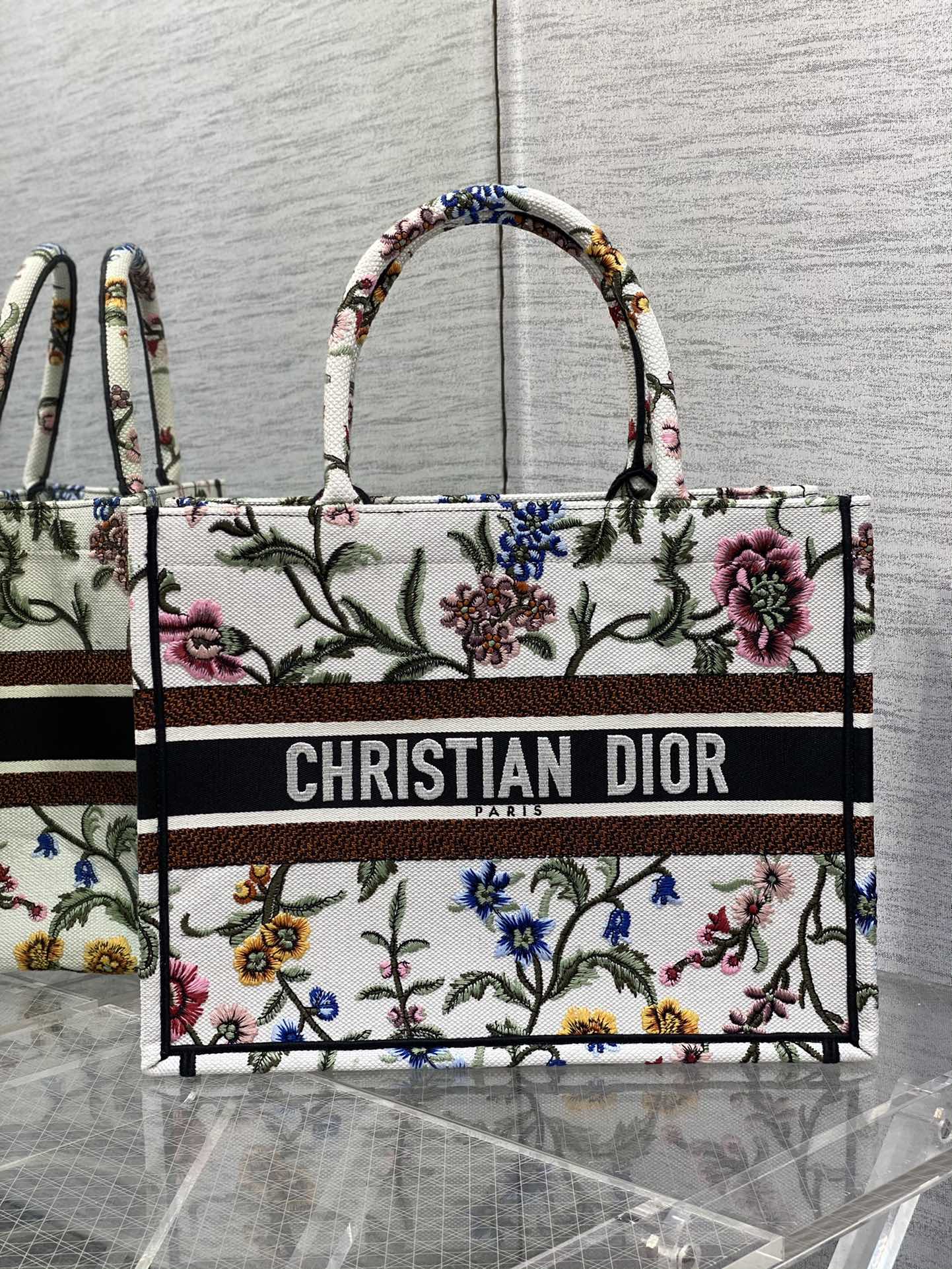 Christian Dior White Dior Petites Fleurs Embroidery Medium Dior Book Tote, myGemma, DE