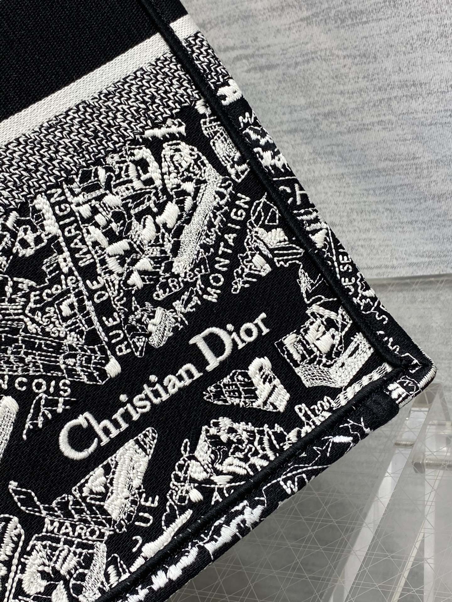 Large Dior Book Tote White and Black Plan de Paris Embroidery (42 x 35 x  18.5 cm)