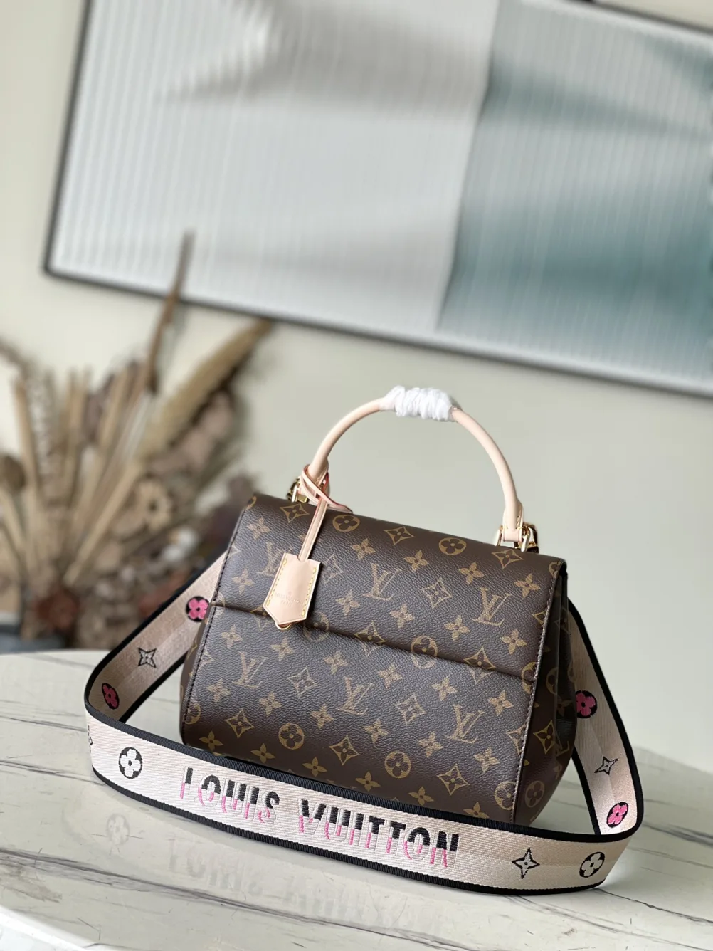 REVIEW - LOUIS VUITTON CLUNY BB - WHAT FITS IN MY CLUNY 