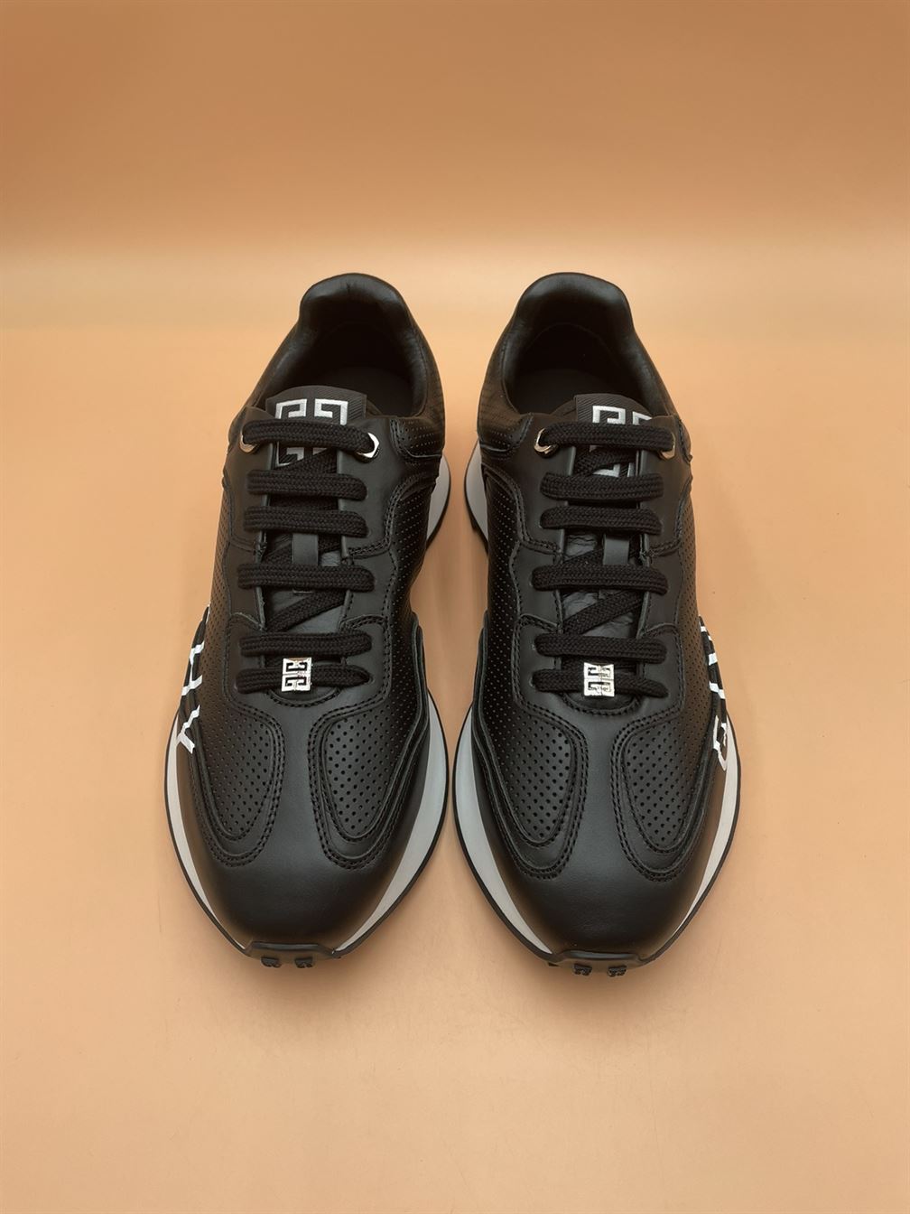 Best Replica GIVENCHY RUNNER SNEAKERS IN PERFORATED LEATHER   GVC003 - Colareps