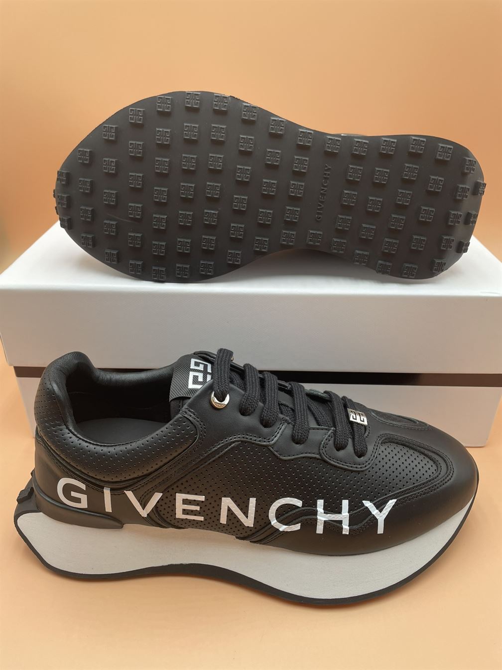 Best Replica GIVENCHY RUNNER SNEAKERS IN PERFORATED LEATHER   GVC003 - Colareps