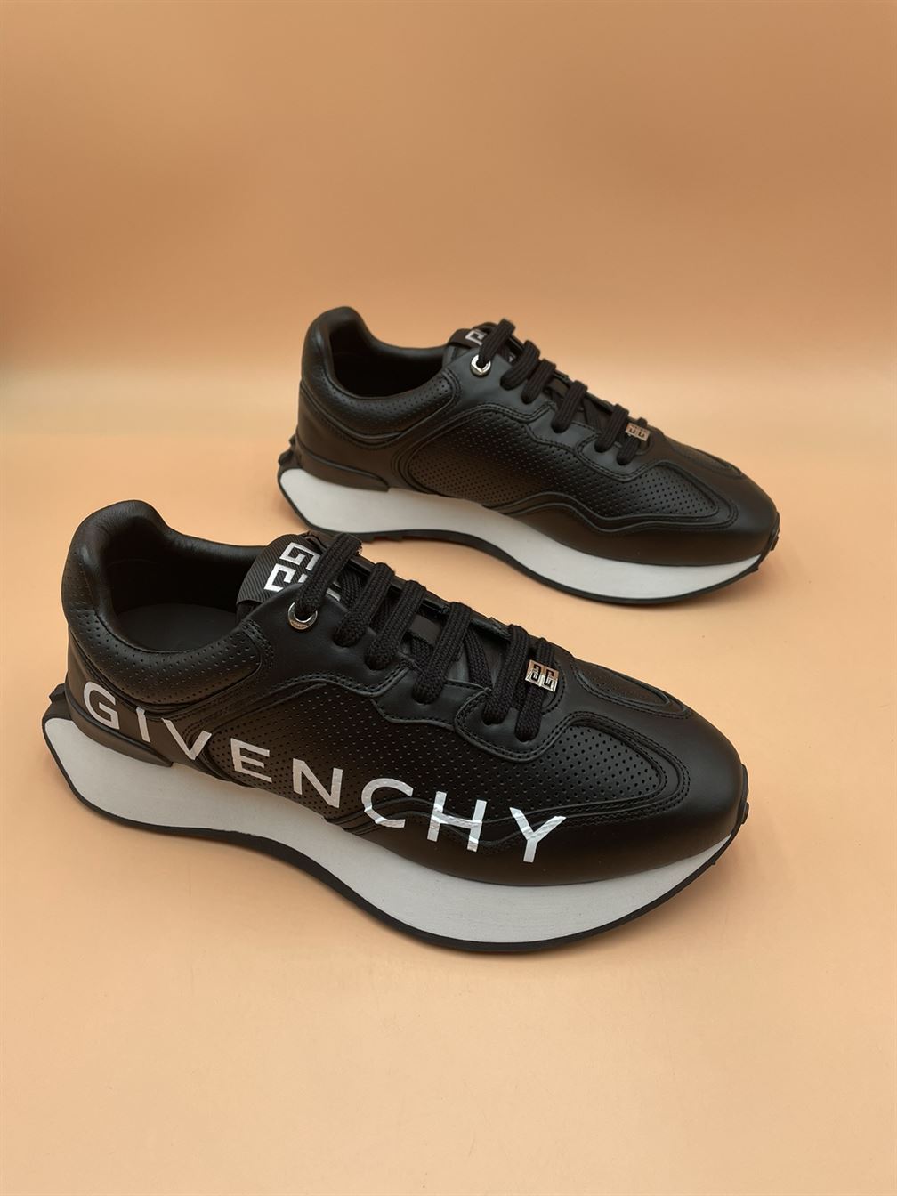 Best Replica GIVENCHY RUNNER SNEAKERS IN PERFORATED LEATHER   GVC003 - Colareps