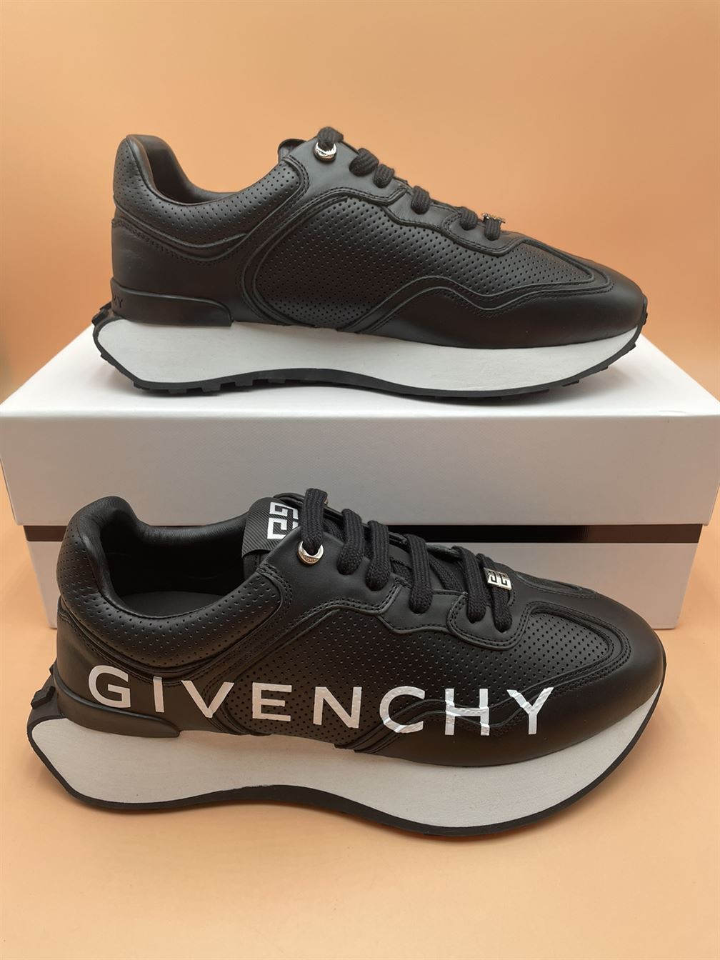 Best Replica GIVENCHY RUNNER SNEAKERS IN PERFORATED LEATHER   GVC003 - Colareps