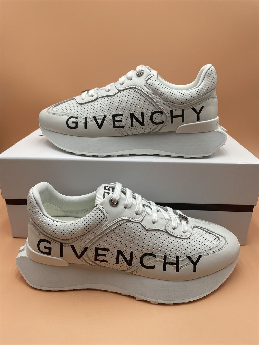 Best Replica GIVENCHY RUNNER SNEAKERS IN PERFORATED LEATHER   GVC006 - Colareps