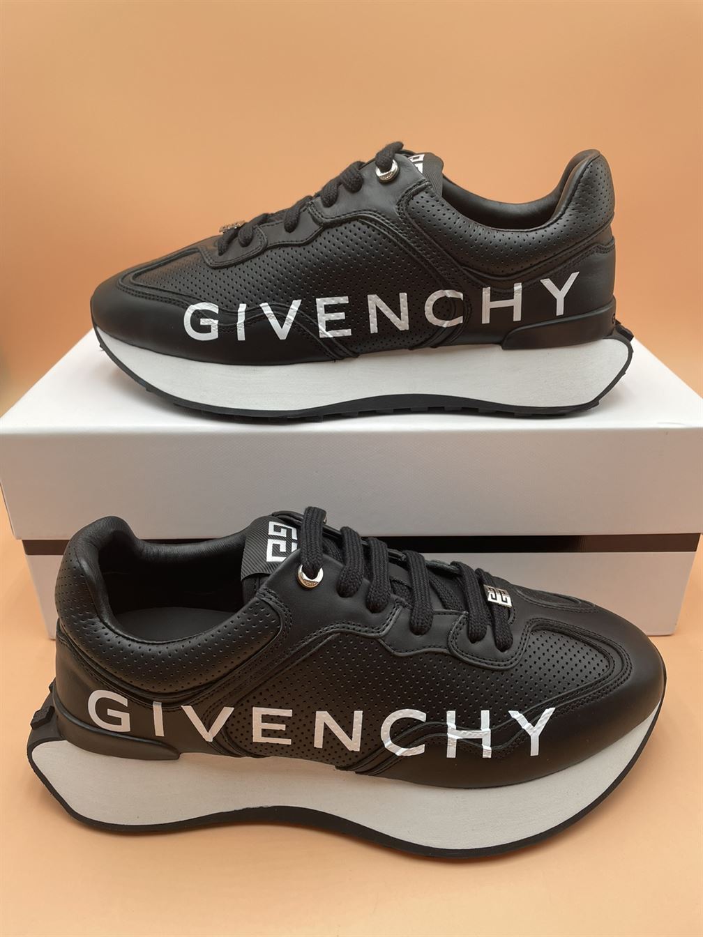 Best Replica GIVENCHY RUNNER SNEAKERS IN PERFORATED LEATHER   GVC003 - Colareps
