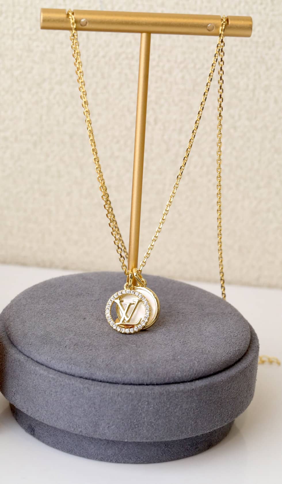 Best Replica Knockoff Louis vuitton Logo Necklace - Colareps
