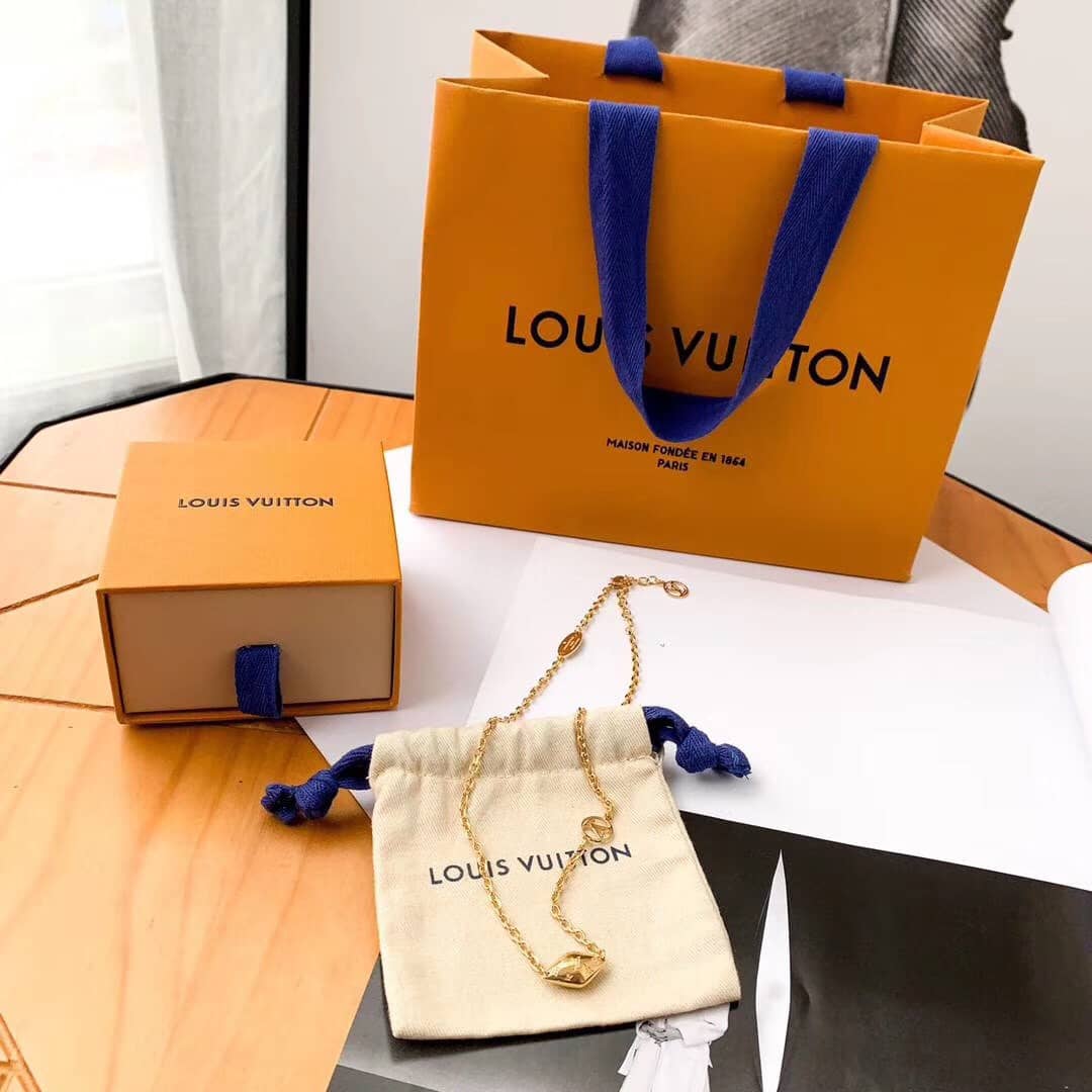 Best Replica Fake Louis vuitton Logo Necklace - Colareps