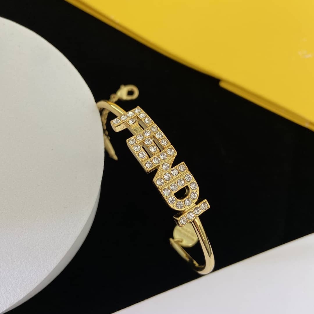 Best Replica Luxury Fendi Classic AAA+ Bracelet - Colareps