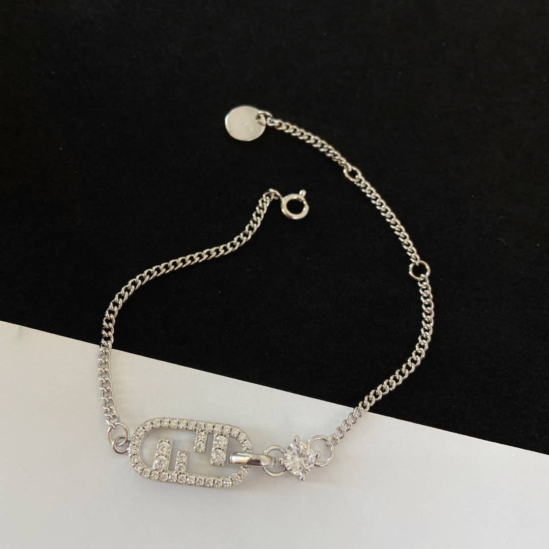 Best Replica Designer Fendi Classic Bracelet - Colareps