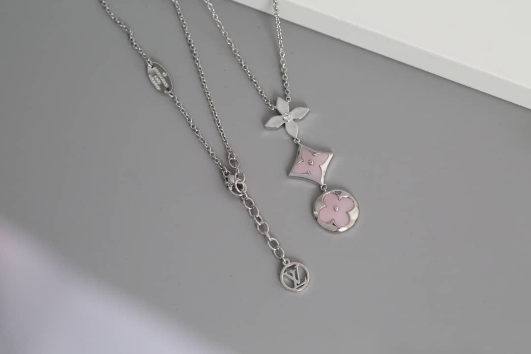 Best Replica Fake Louis vuitton Logo Necklace - Colareps