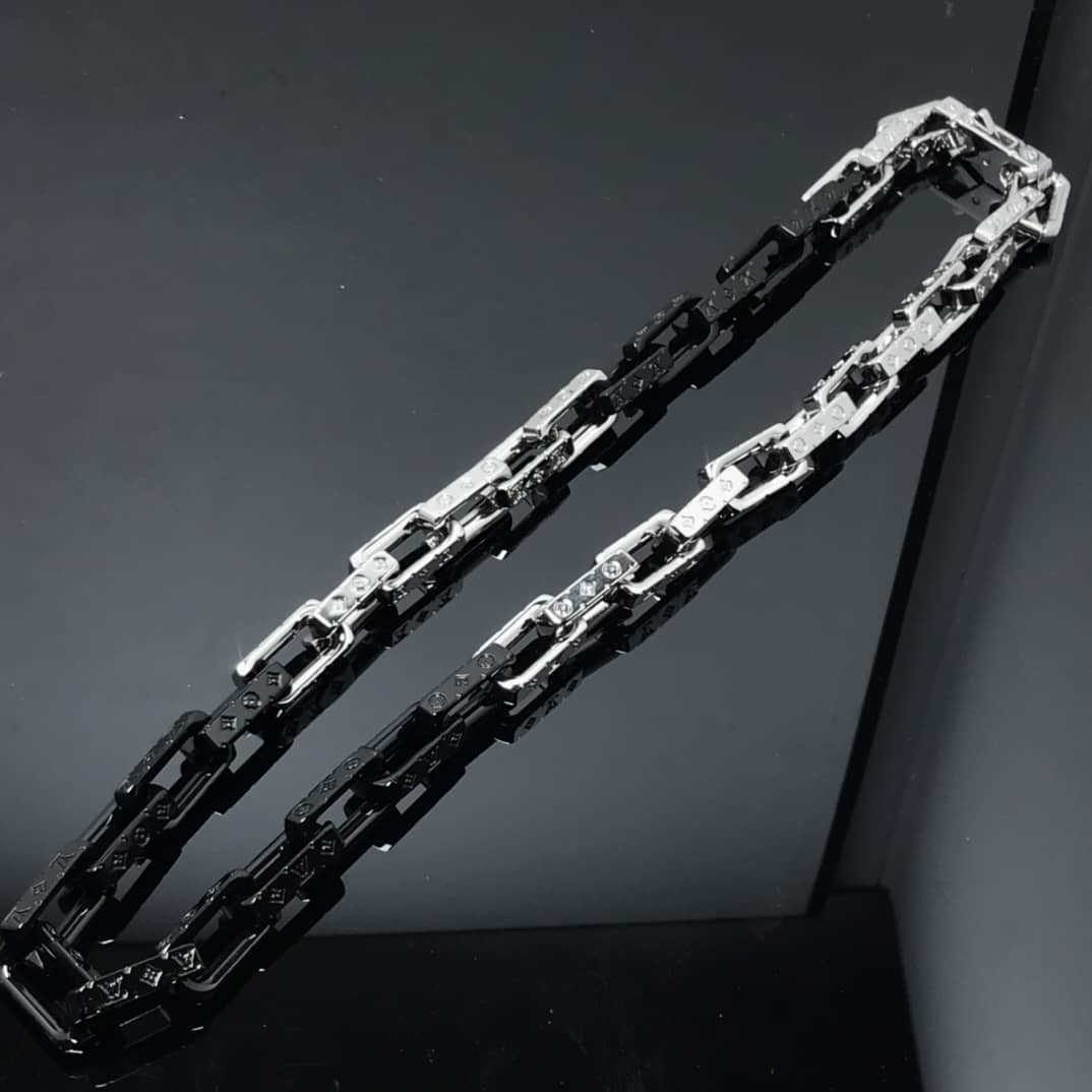 Best Replica Wholesale Louis vuitton Logo Necklace - Colareps
