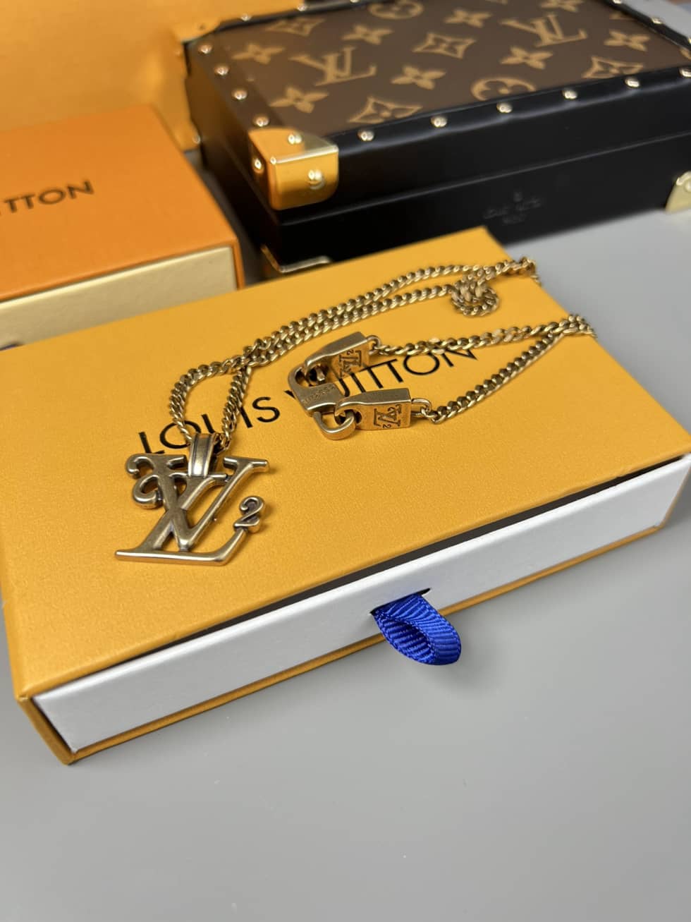 Best Replica Wholesale Louis vuitton Logo Necklace - Colareps