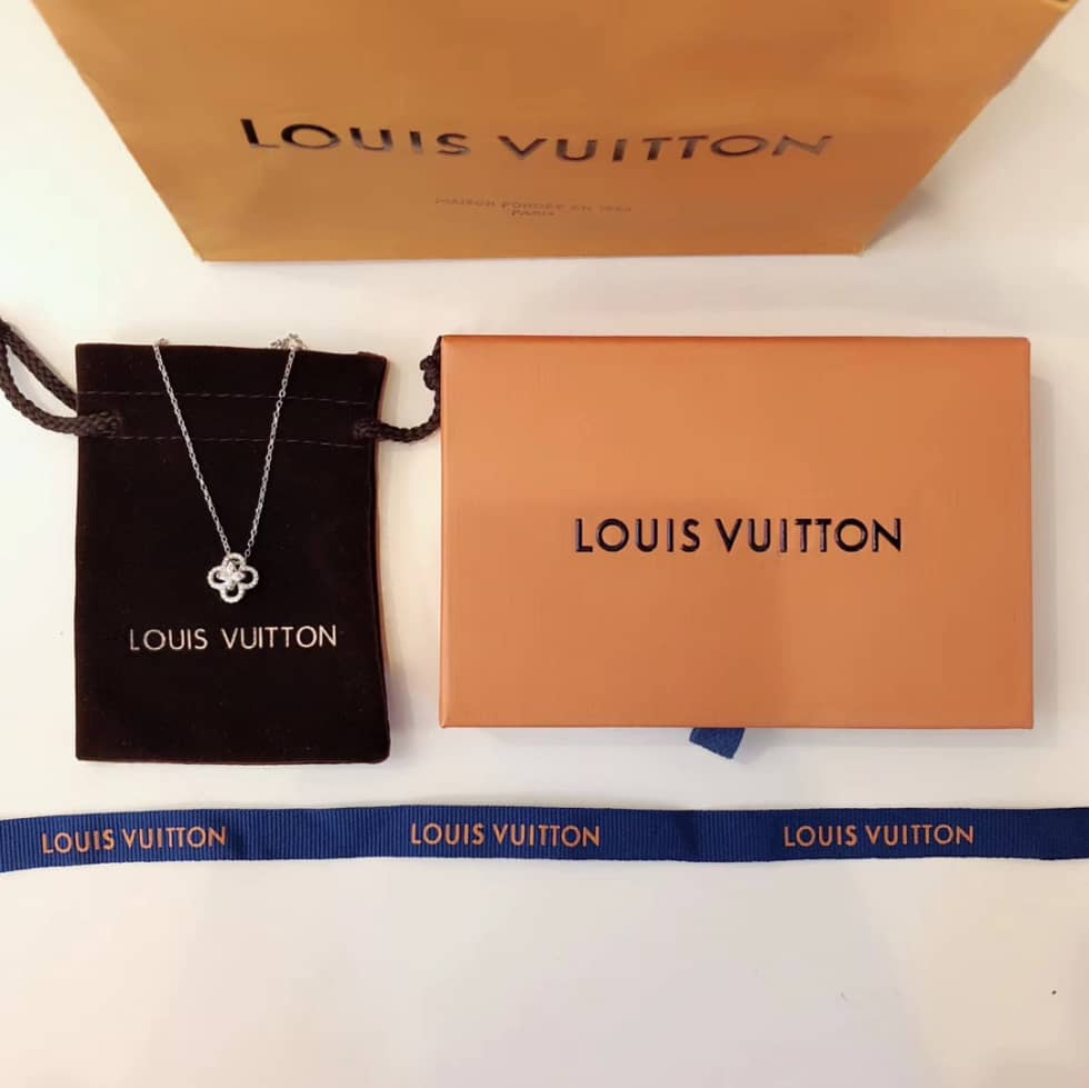 Best Replica Knockoff Louis vuitton Logo Necklace - Colareps