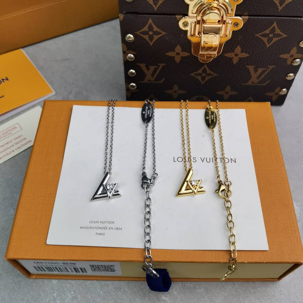 Best Replica Wholesale Louis vuitton Logo Necklace - Colareps