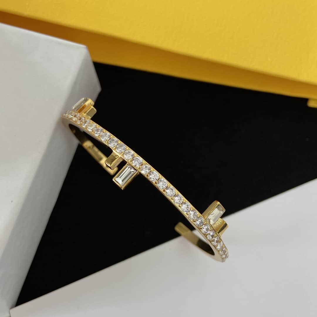 Best Replica Knockoff Fendi Logo Bracelet - Colareps