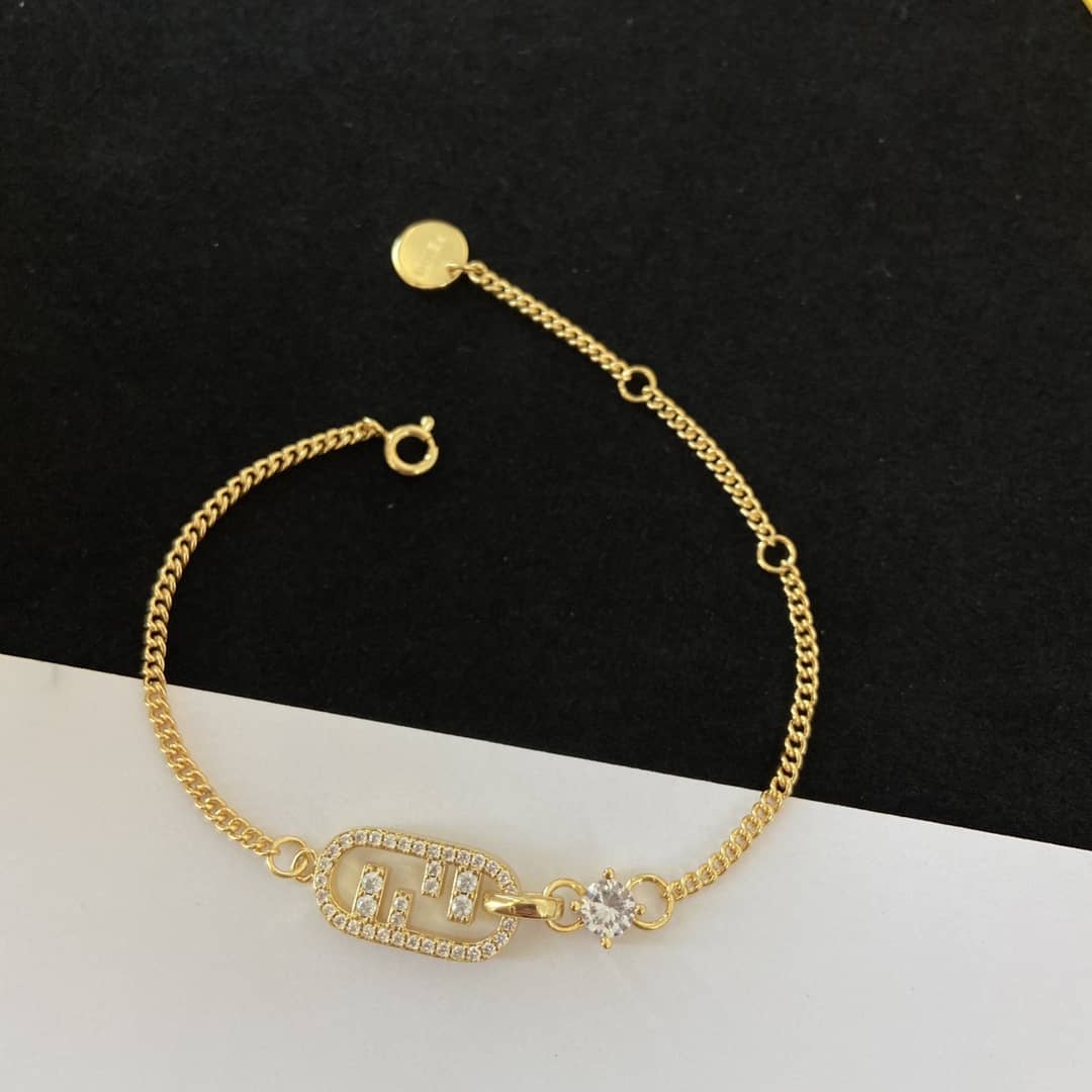Best Replica Designer Fendi Classic Bracelet - Colareps