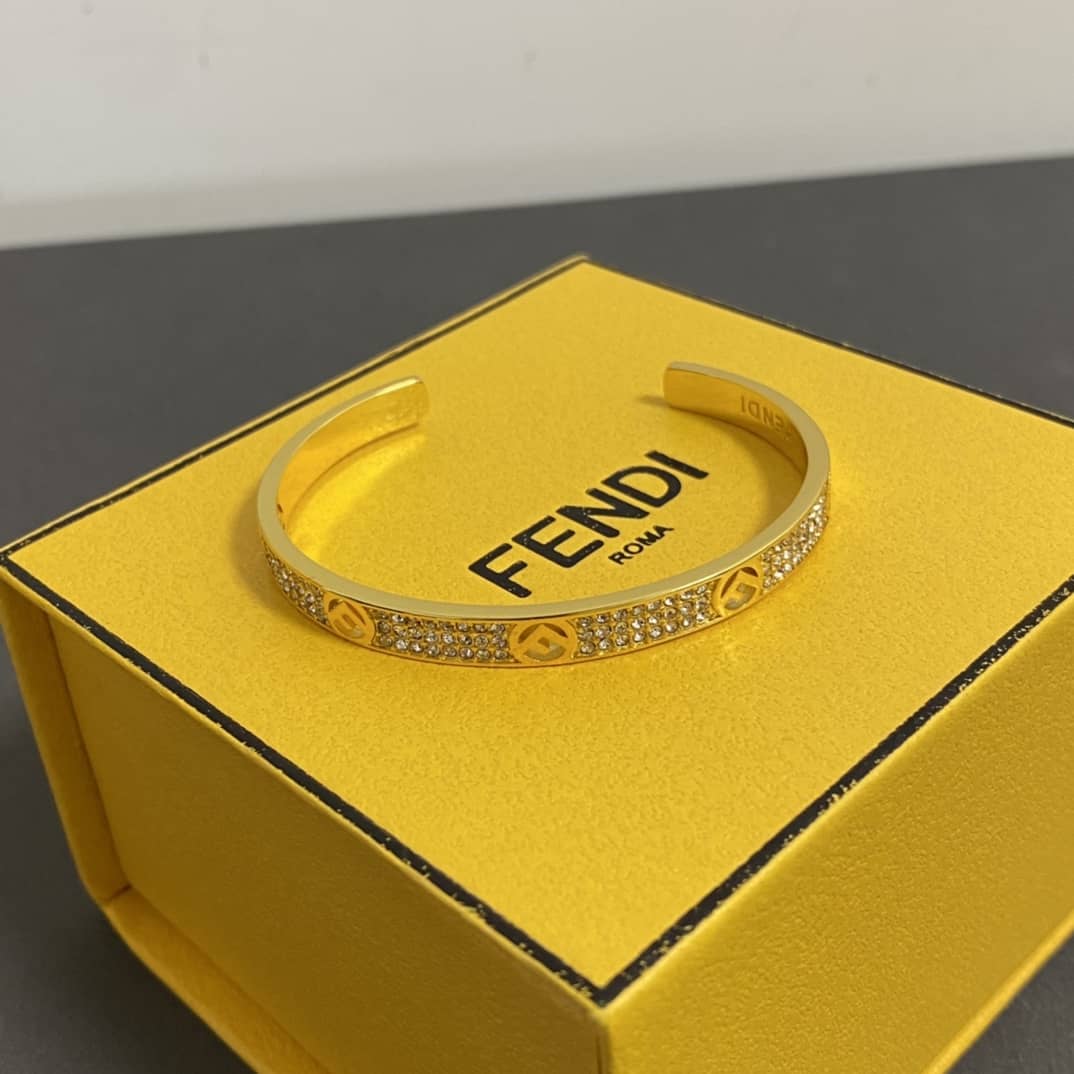 Best Replica Wholesale Fendi Logo Bracelet - Colareps