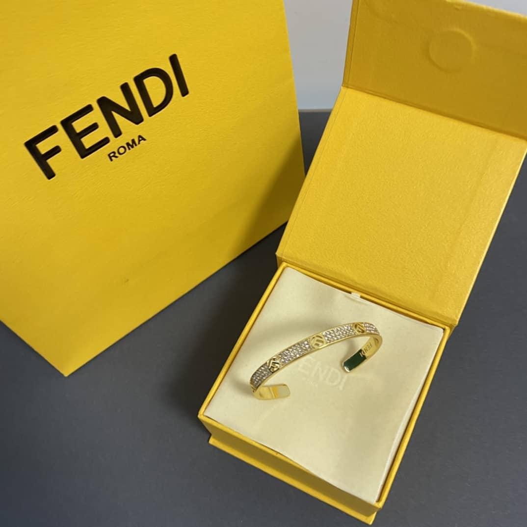 Best Replica Wholesale Fendi Logo Bracelet - Colareps