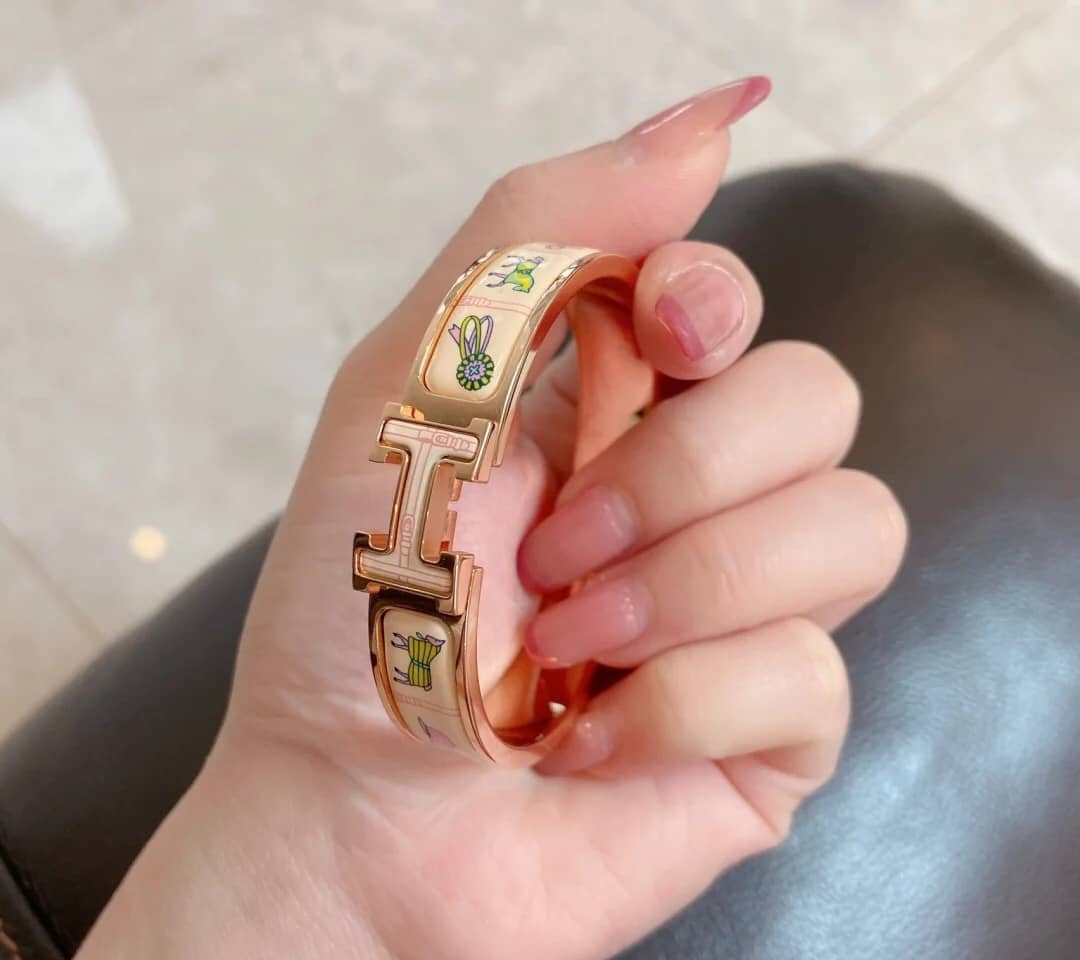 Best Replica Fake Hermes Logo Bracelet - Colareps